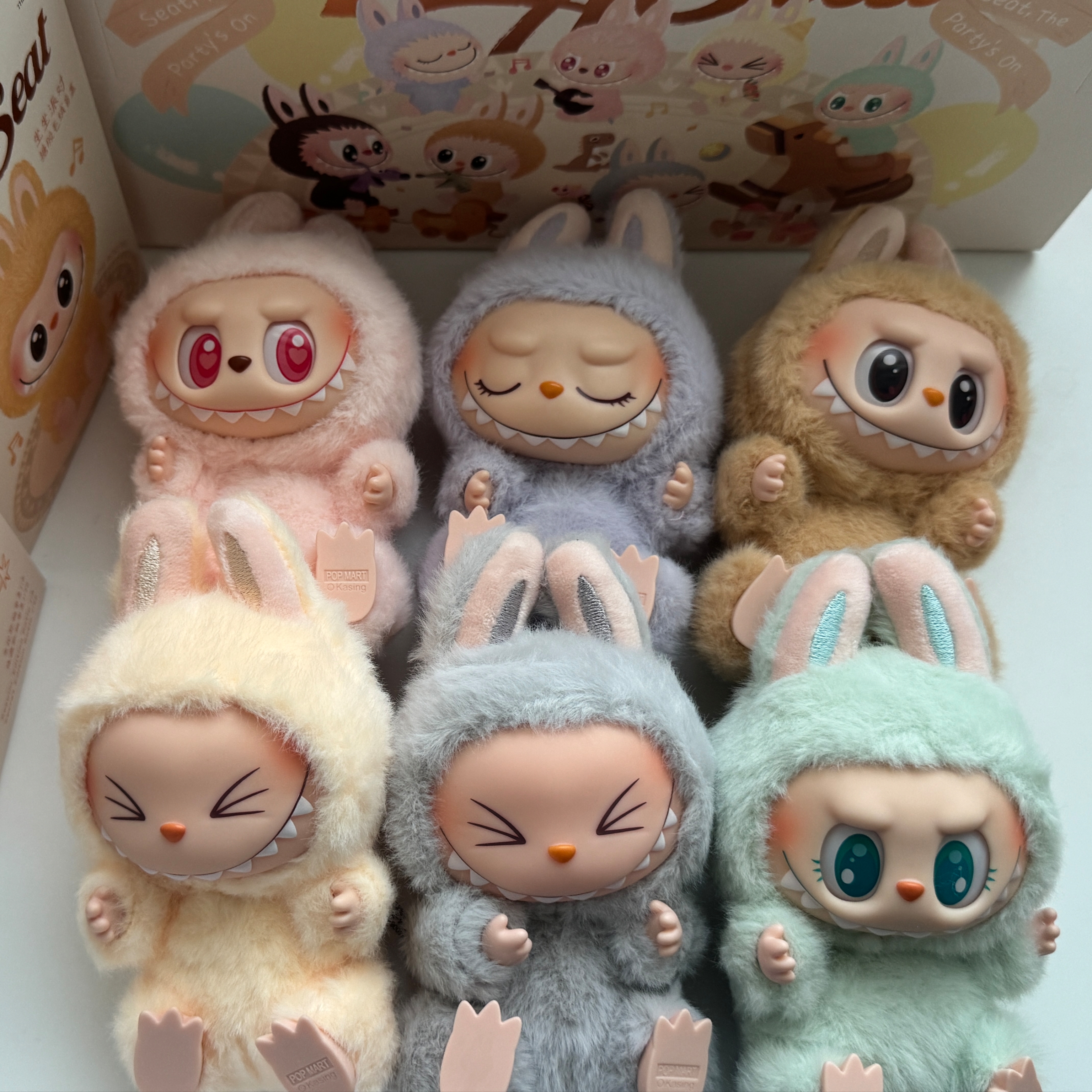 Pop Mart Labubu The Monsters Highlight Series Sealed Case (6 Blind Boxes), Pop Mart The Monsters Labubu Tasty Macarons Series Sealed Case (6 Blind Boxes) 착용 스타일 - 4