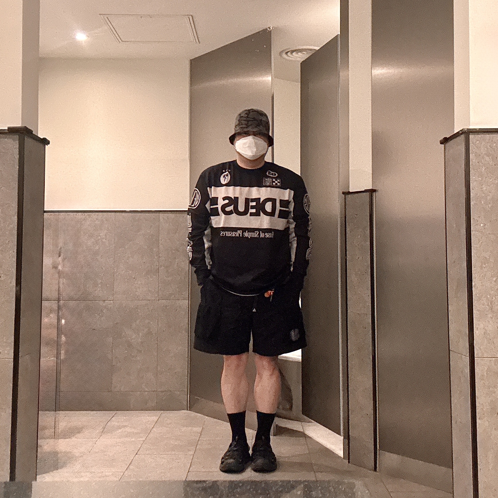 Nike ACG Snowgrass Cargo Shorts Black - Asia, Hoka Hopara Black 착용 스타일