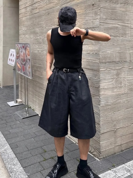 WESLEY HYUSTON Herringbone Glow Denim Bermuda Pants Indigo 착용 스타일 - 2