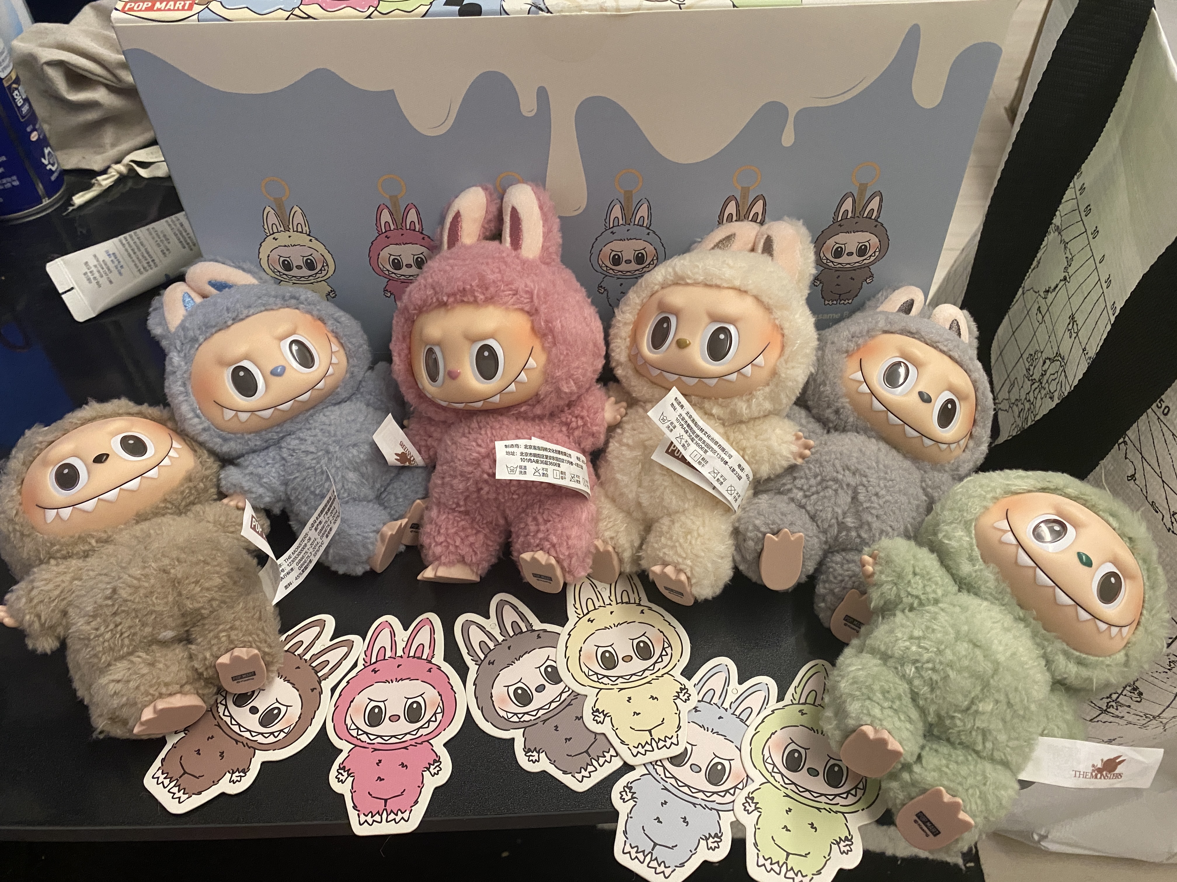Pop Mart The Monsters Labubu Tasty Macarons Series Sealed Case (6 Blind Boxes), Pop Mart Labubu The Monsters Labubu Tasty Macarons Series Soymilk Keyring 착용 스타일 - 1