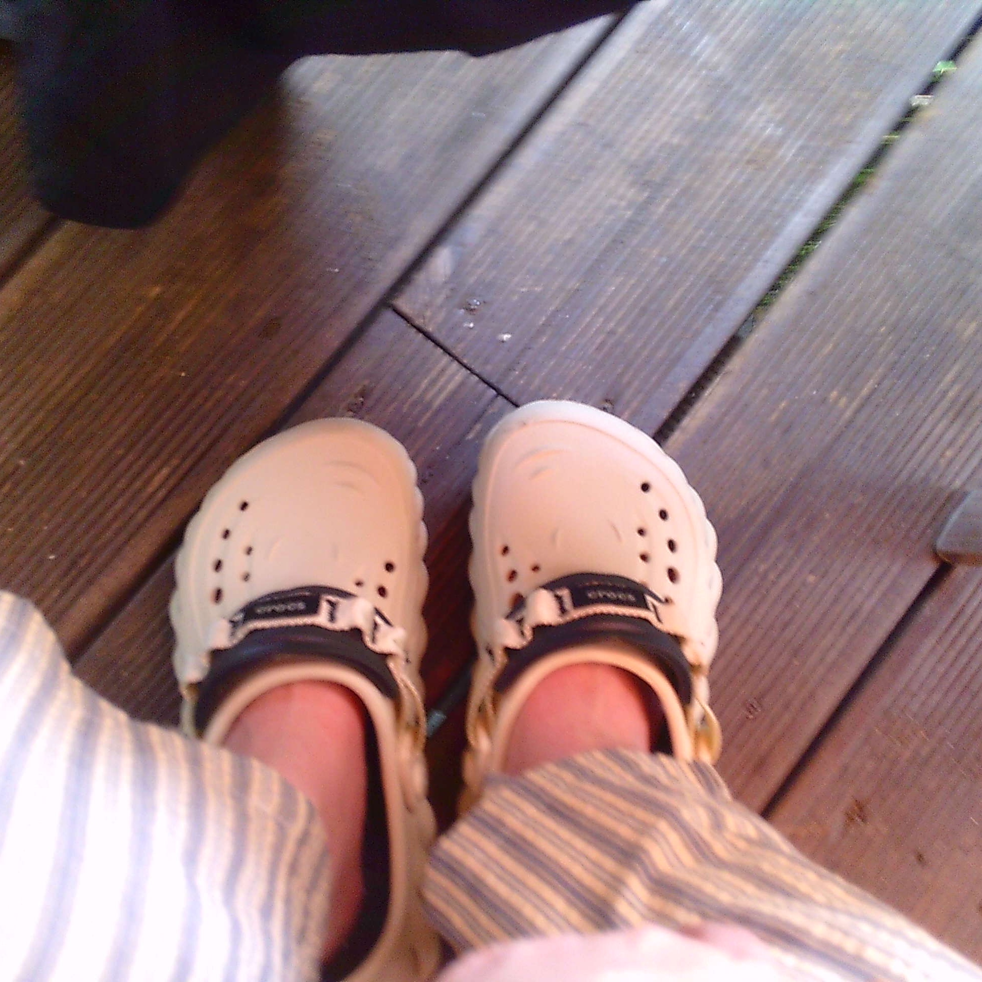 Crocs Echo Clog Bone Black 착용 스타일
