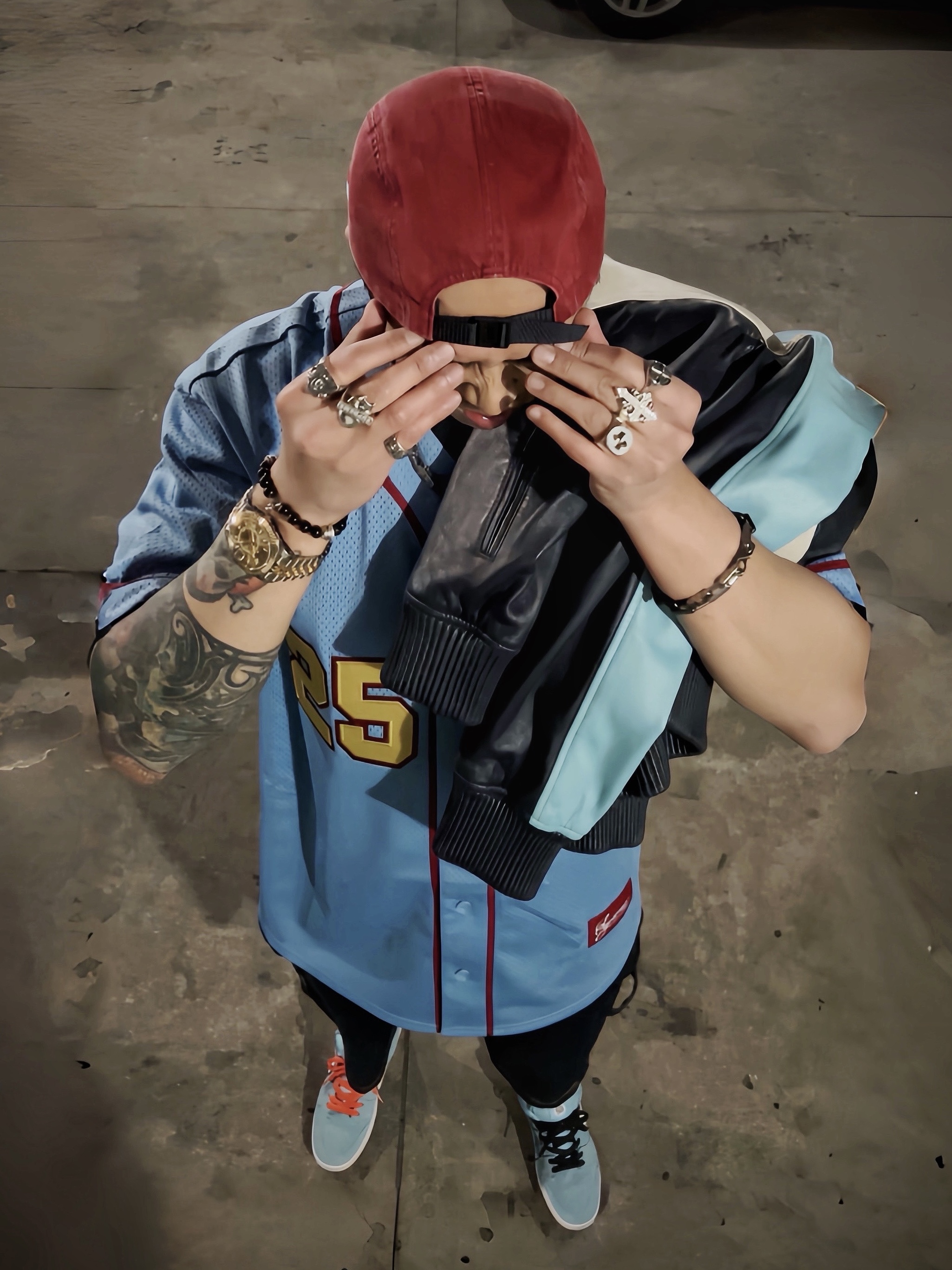 Supreme Pigment 2-Tone Camp Cap Red - 24SS, Supreme Futura Box Logo T-Shirt Black - 24SS 착용 스타일