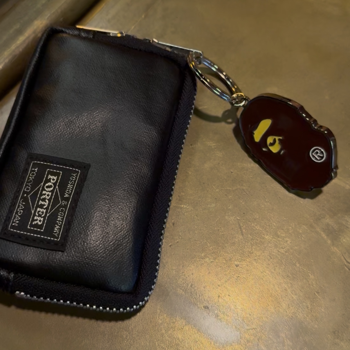 BAPE Ape Head Metal Keychain Brown, Porter Freestyle Multi Coin Case Black 착용 스타일