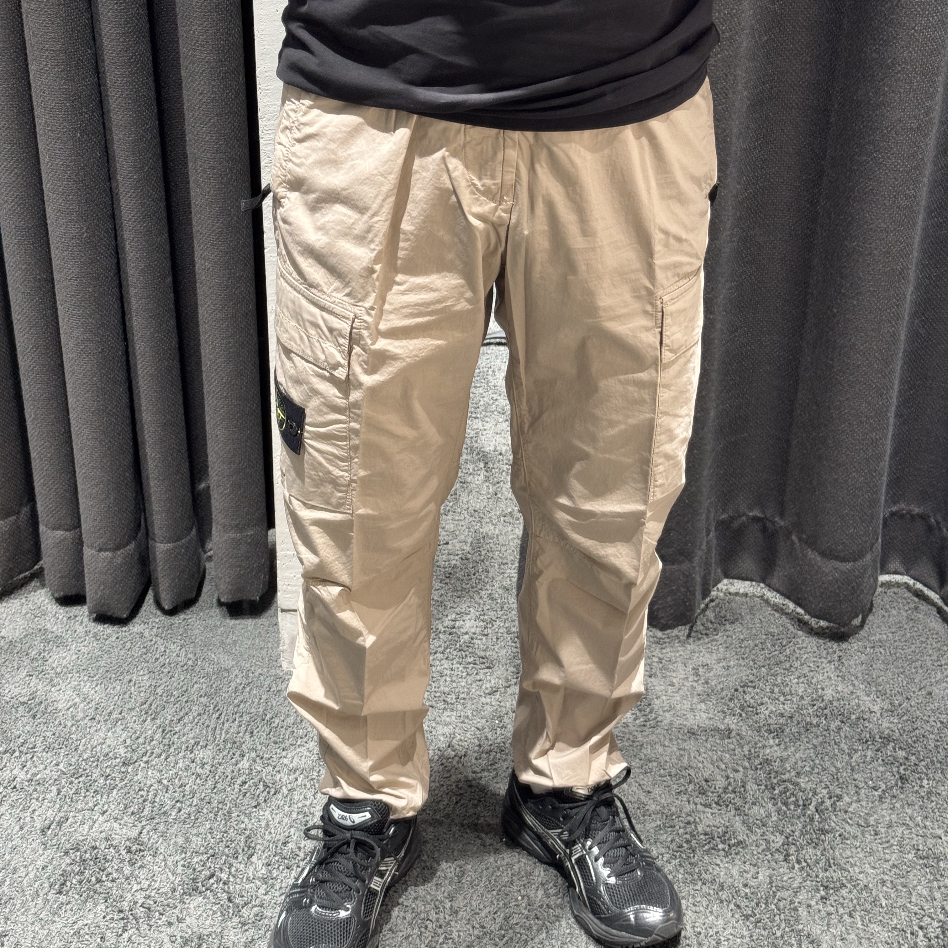 Stone Island 31303 Cargo Pants Dove Grey - 23SS 착용 스타일 - 3