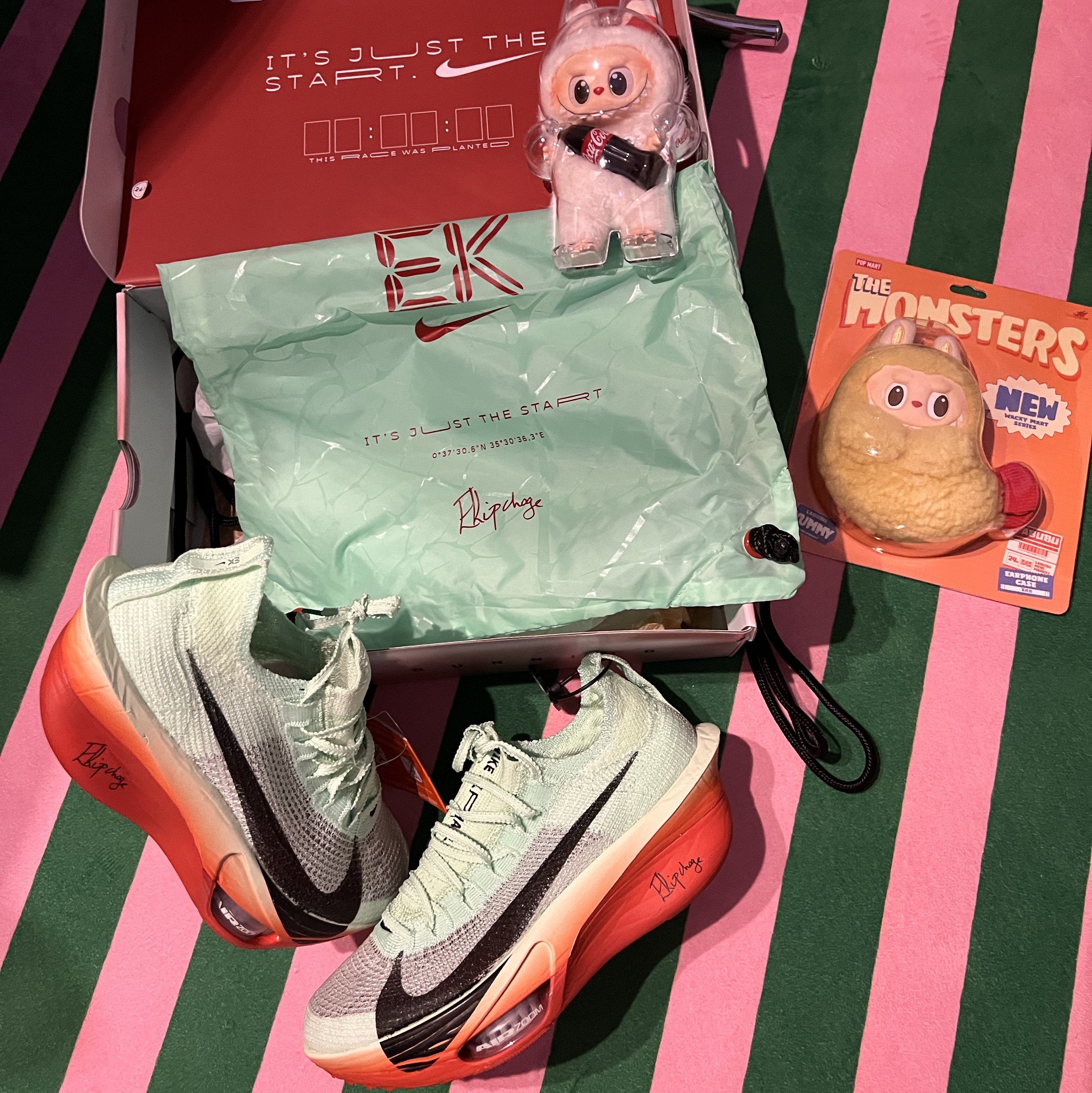 Nike Air Zoom Alphafly Next% 3 Eliud Kipchoge, Pop Mart Labubu The Monsters Wacky Mart Series Earphone Case 착용 스타일 - 4