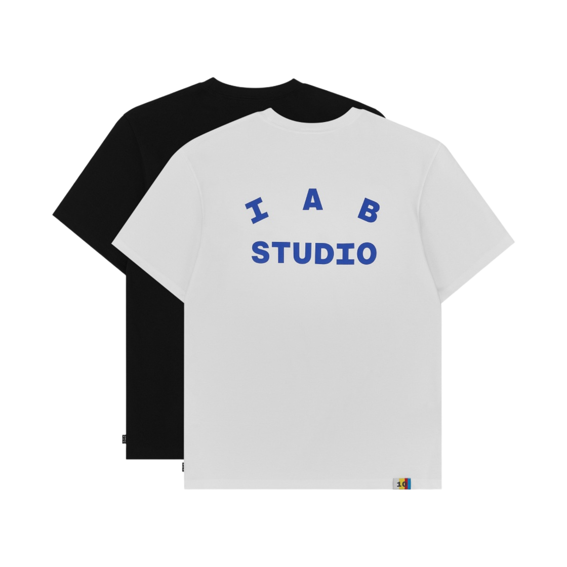 아이앱 스튜디오 10주년 티셔츠 팩 화이트 & 블랙 (2개입)(IAB Studio 10th Anniversary T-Shirts Pack White & Black (2 Pack))