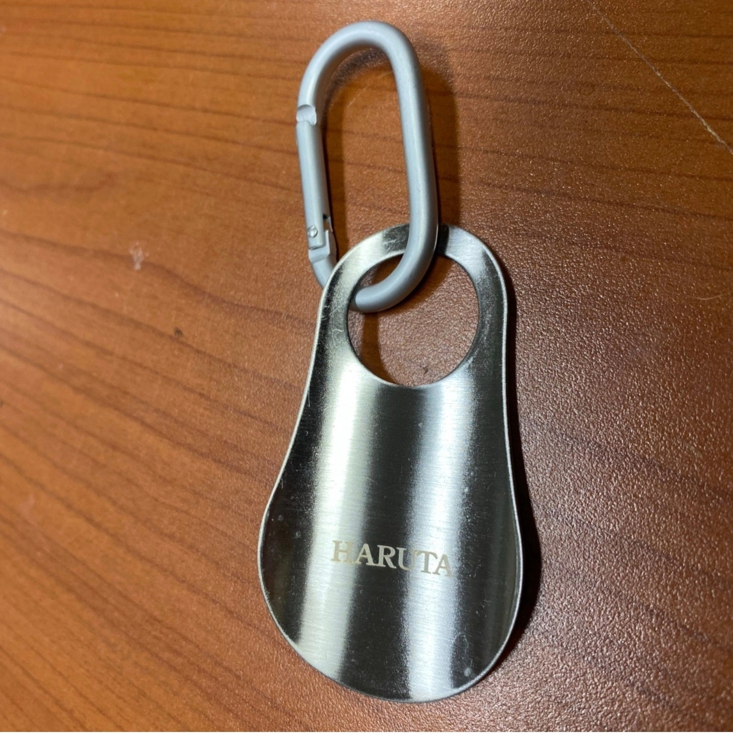 Haruta Shoehorn Keyring Silver 착용 스타일 - 2