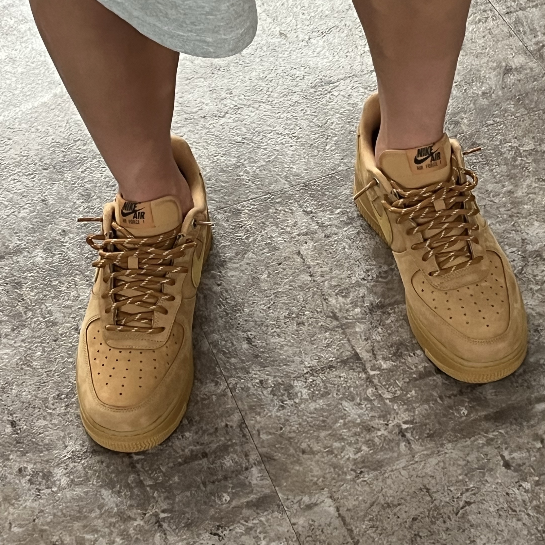 Nike Air Force 1 '07 WB Flax 착용 스타일