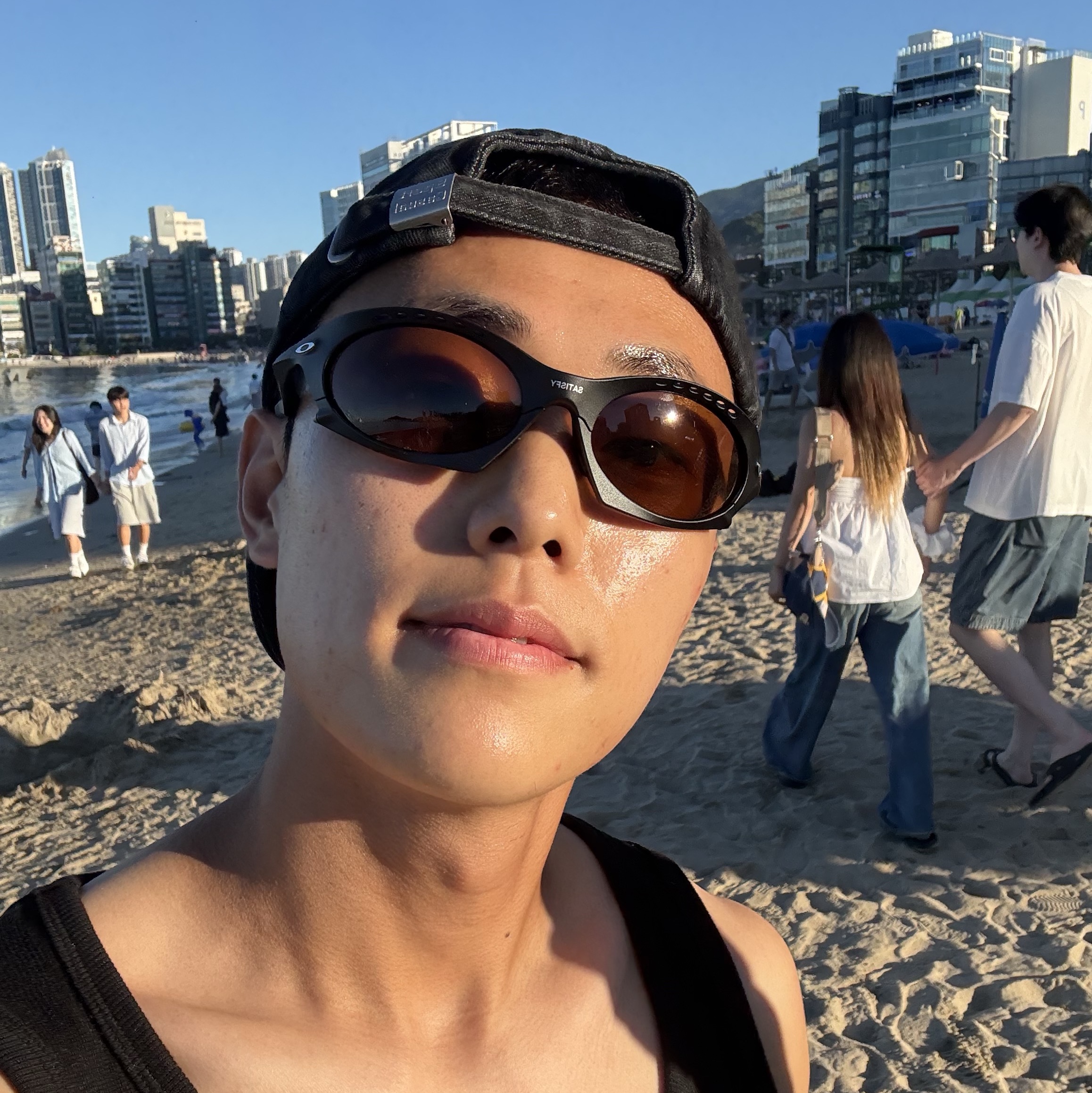 Oakley x Satisfy Plantaris Matte Black 착용 스타일 - 1