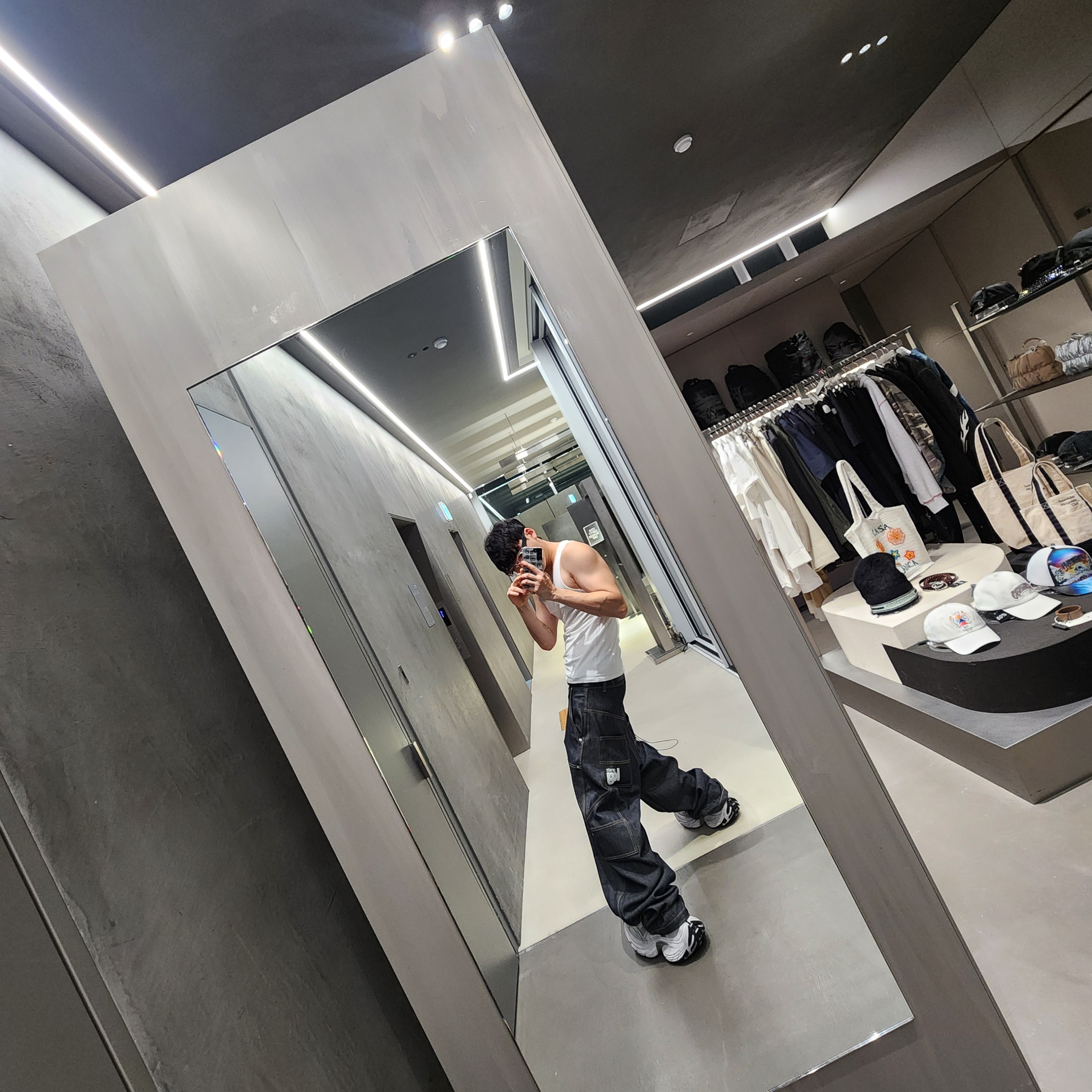 Thug Club TC Tank Top White, GRAILZ x KOIN SEOUL Carpenter Raw Denim Pants Indigo 착용 스타일