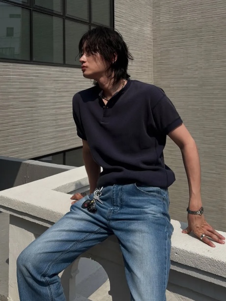 WESLEY HYUSTON Sleek Zipper Detail Boots Cut Denim Pants Mid Blue 착용 스타일 - 3