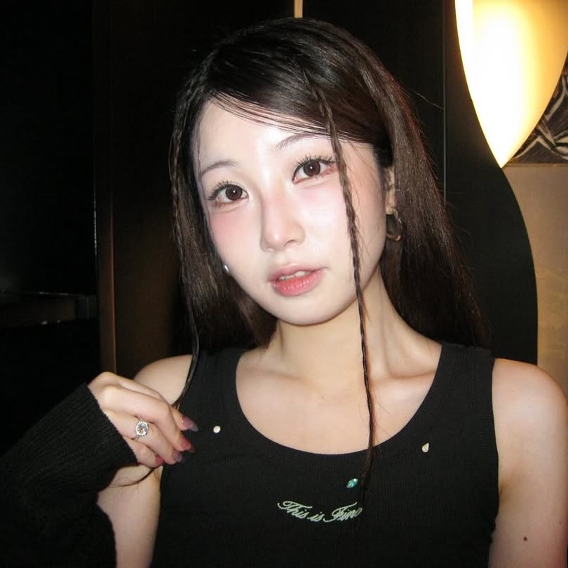 THIS IS FINE Ribbed Sleeveless Top Black, THIS IS FINE Signature Ball Cap Black 착용 스타일 - 1