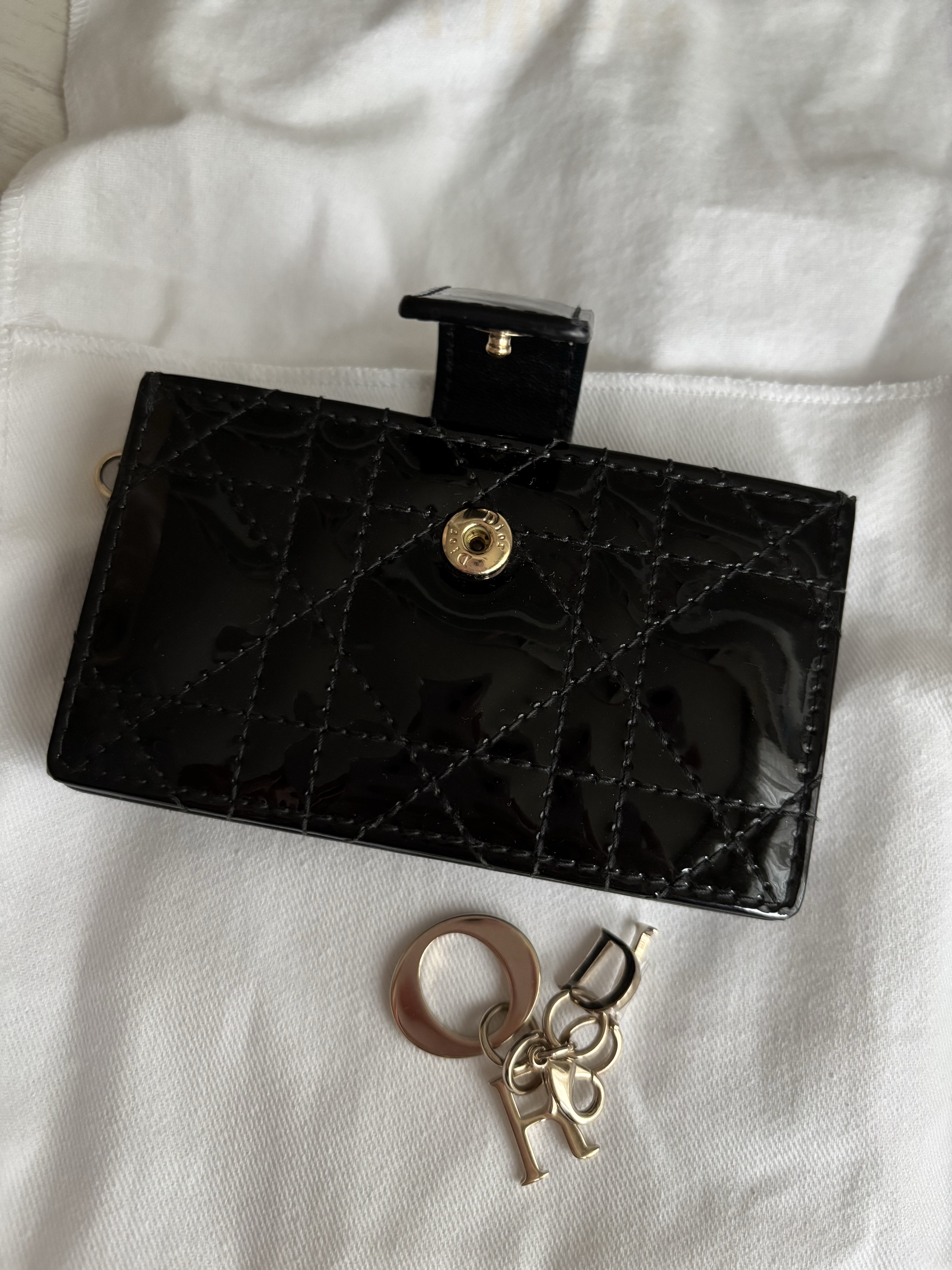 Dior Lady 5-Gusset Card Holder Patent Cannage Calfskin Black 착용 스타일