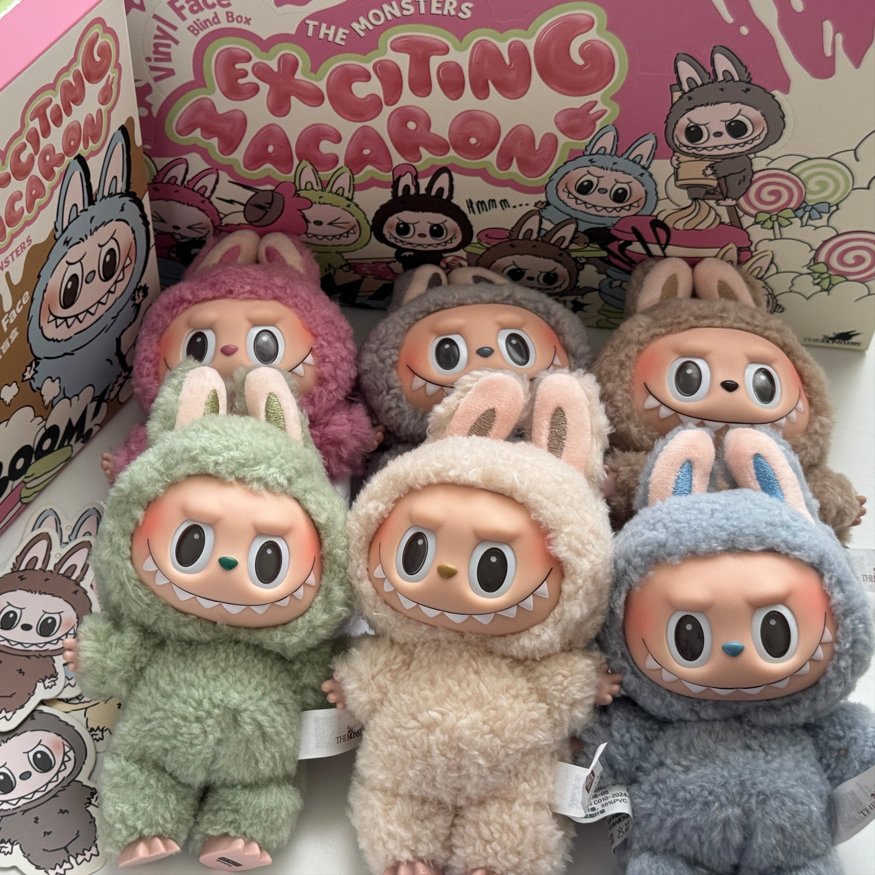 Pop Mart Labubu The Monsters Highlight Series Sealed Case (6 Blind Boxes), Pop Mart The Monsters Labubu Tasty Macarons Series Sealed Case (6 Blind Boxes) 착용 스타일 - 2