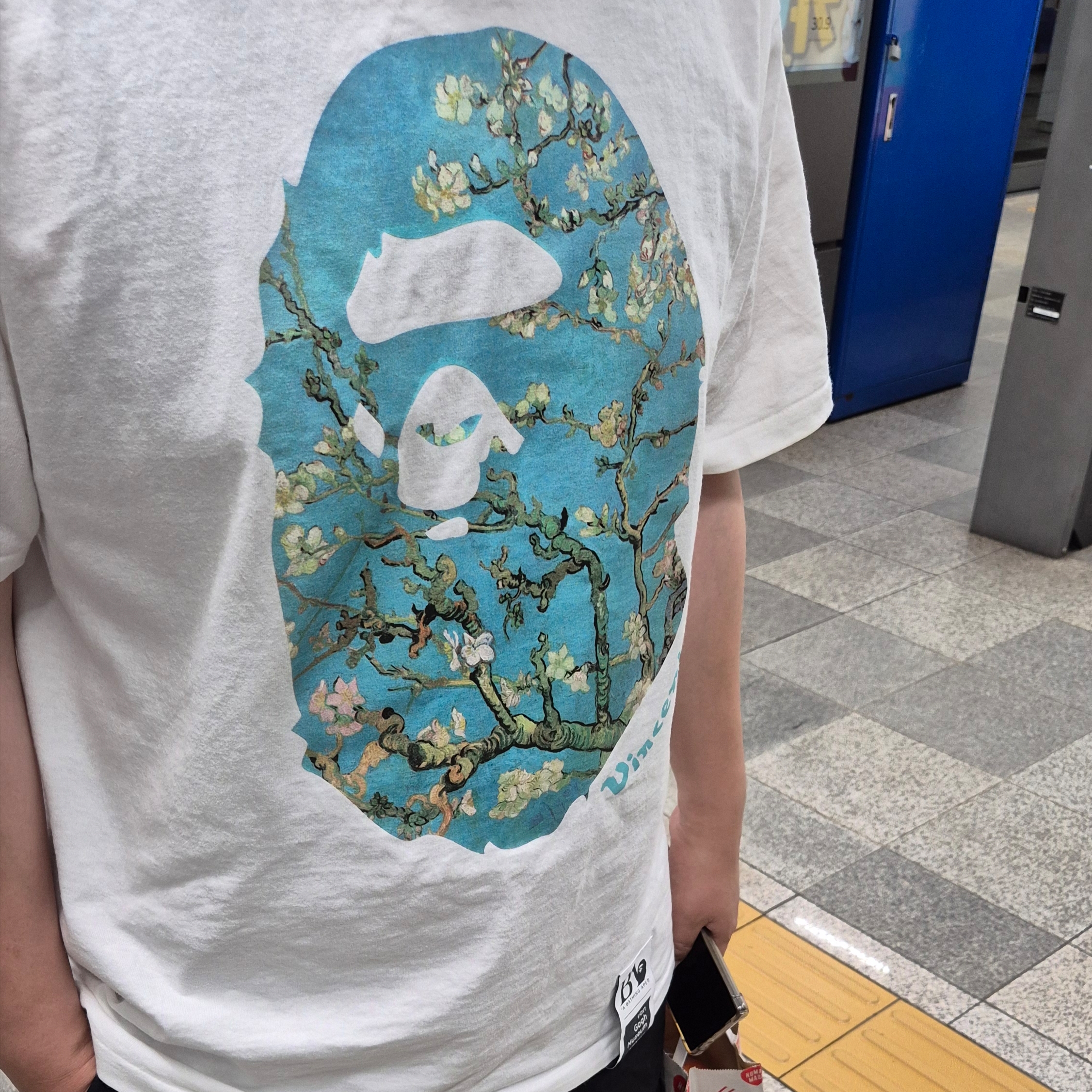BAPE x Van Gogh Museum Ape Head Canvas Art T-Shirt White Sax 착용 스타일