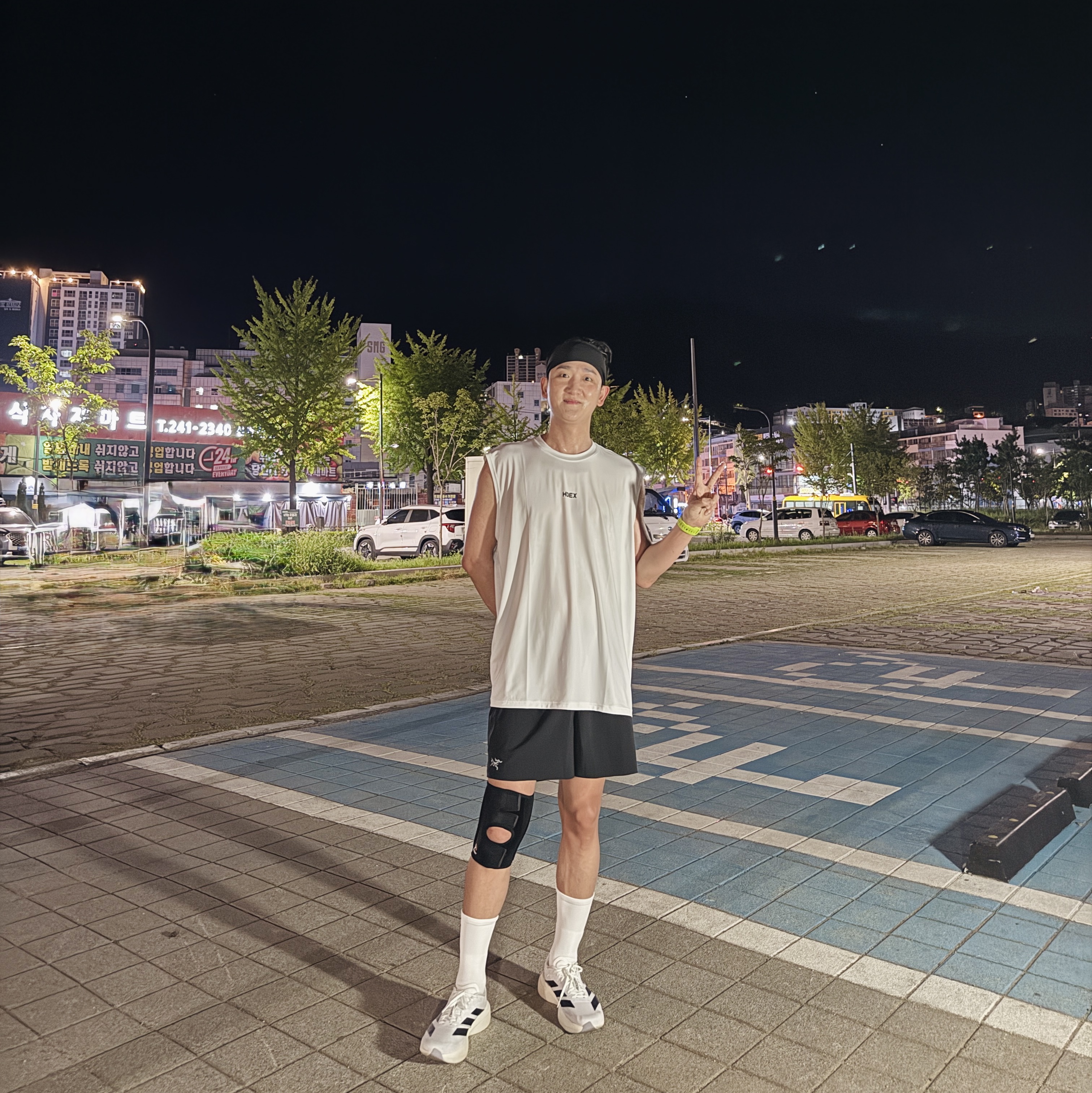Arc'teryx Norvan Shorts 5 Inch Black, Adidas Adizero EVO SL Cloud White Core Black 착용 스타일