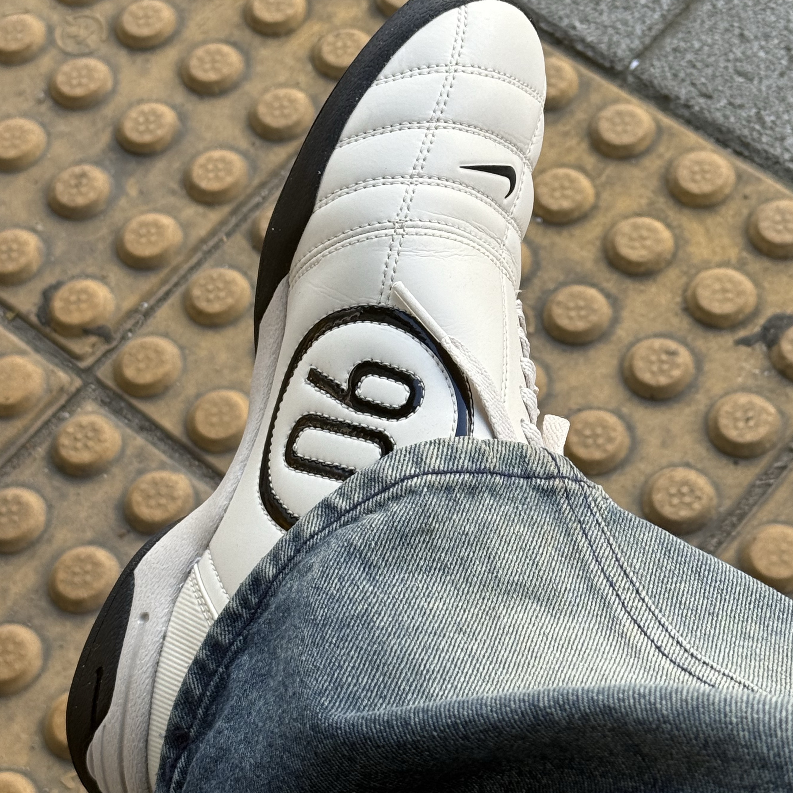 Nike Total 90 III SP Light Orewood Brown Black 착용 스타일 - 2