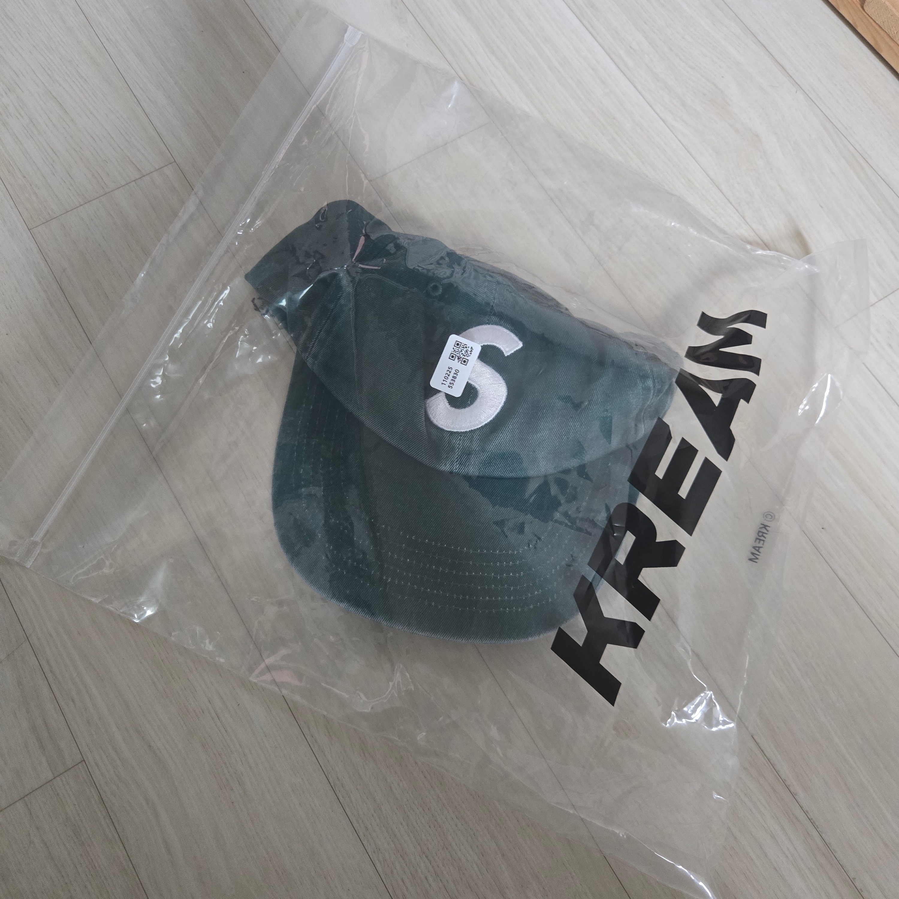 Supreme Pigment Coated S Logo 6-Panel Dark Green - 25SS 착용 스타일