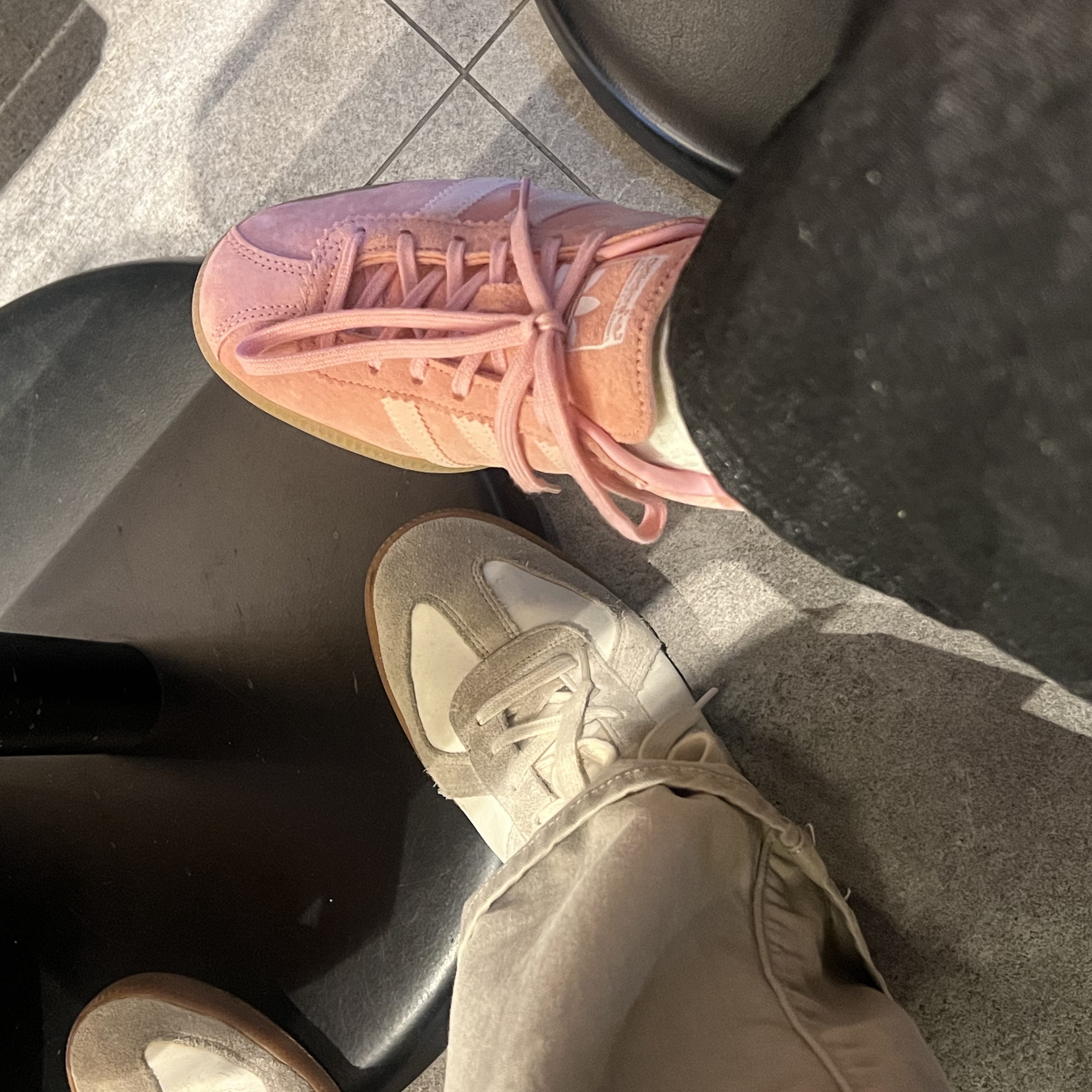 Adidas Bermuda Glow Pink 착용 스타일