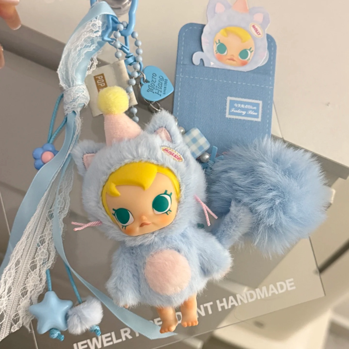 Pop Mart Baby Molly Pocket Friends Series Vinyl Plush Pendant Feeling Blue (Opened Case) 착용 스타일