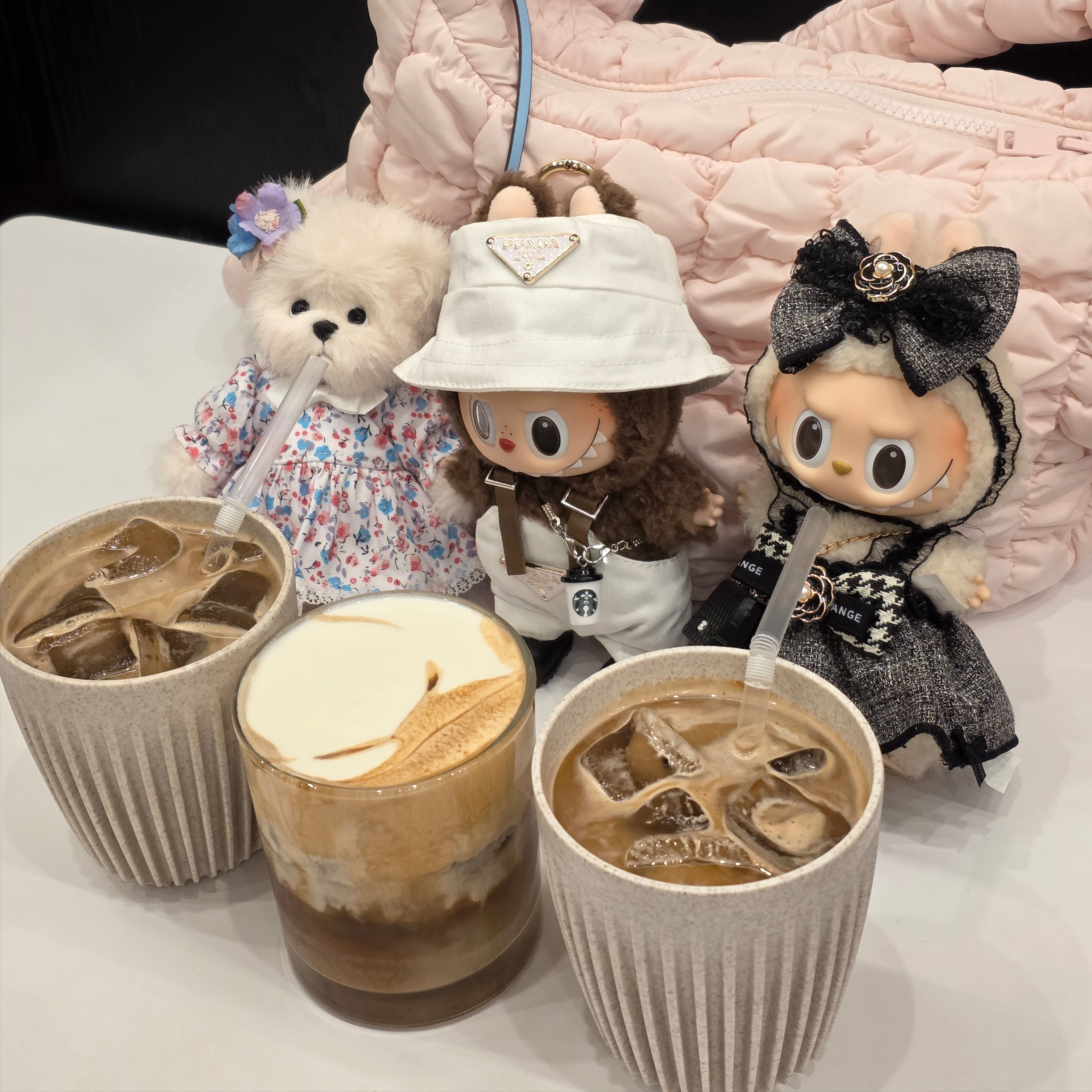 Pop Mart Labubu The Monsters Labubu Tasty Macarons Series Chestnut Cocoa Keyring (Opened Case), Pop Mart Labubu The Monsters Labubu Tasty Macarons Series Soymilk Keyring 착용 스타일 - 2