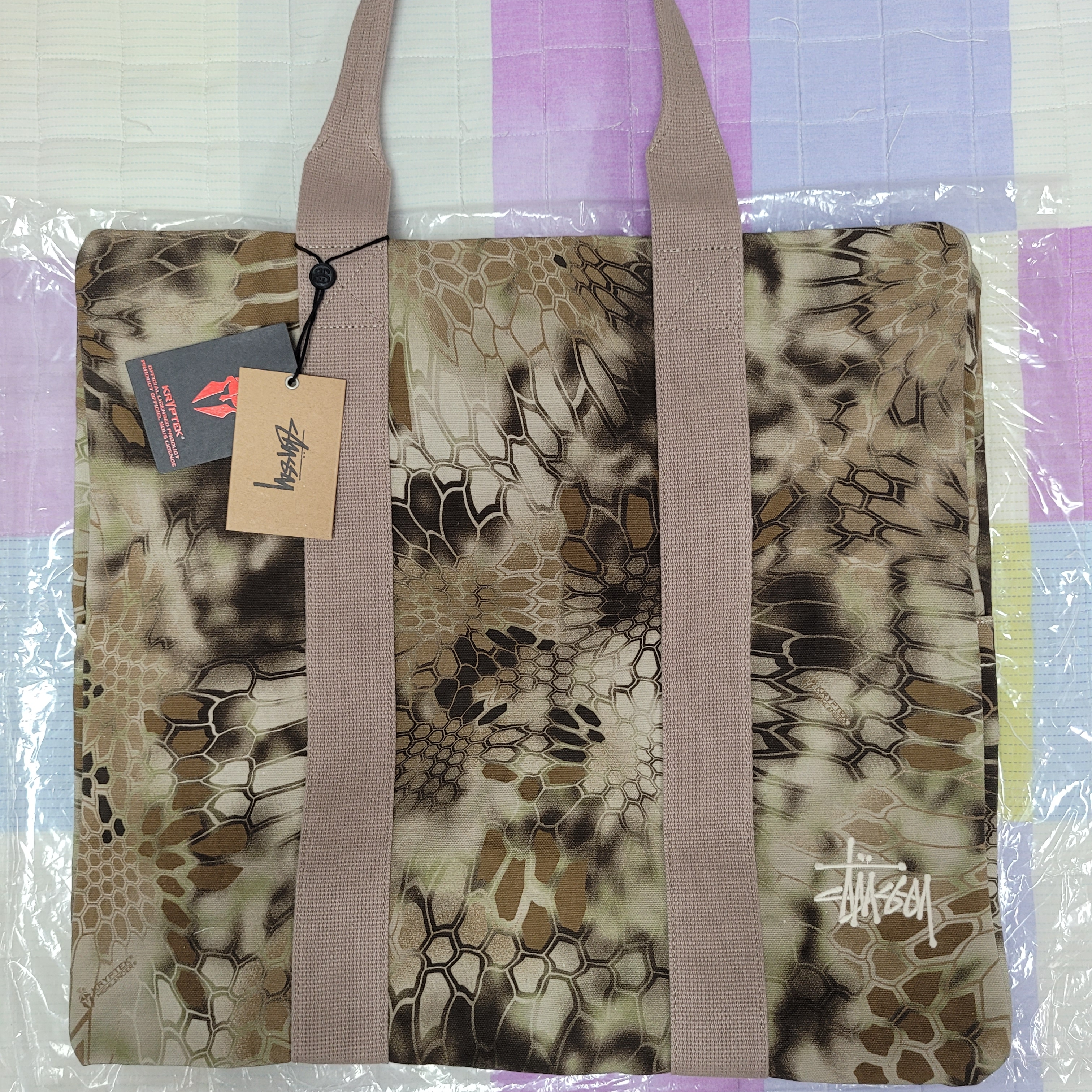 Stussy Canvas Flight Bag Highlander 착용 스타일
