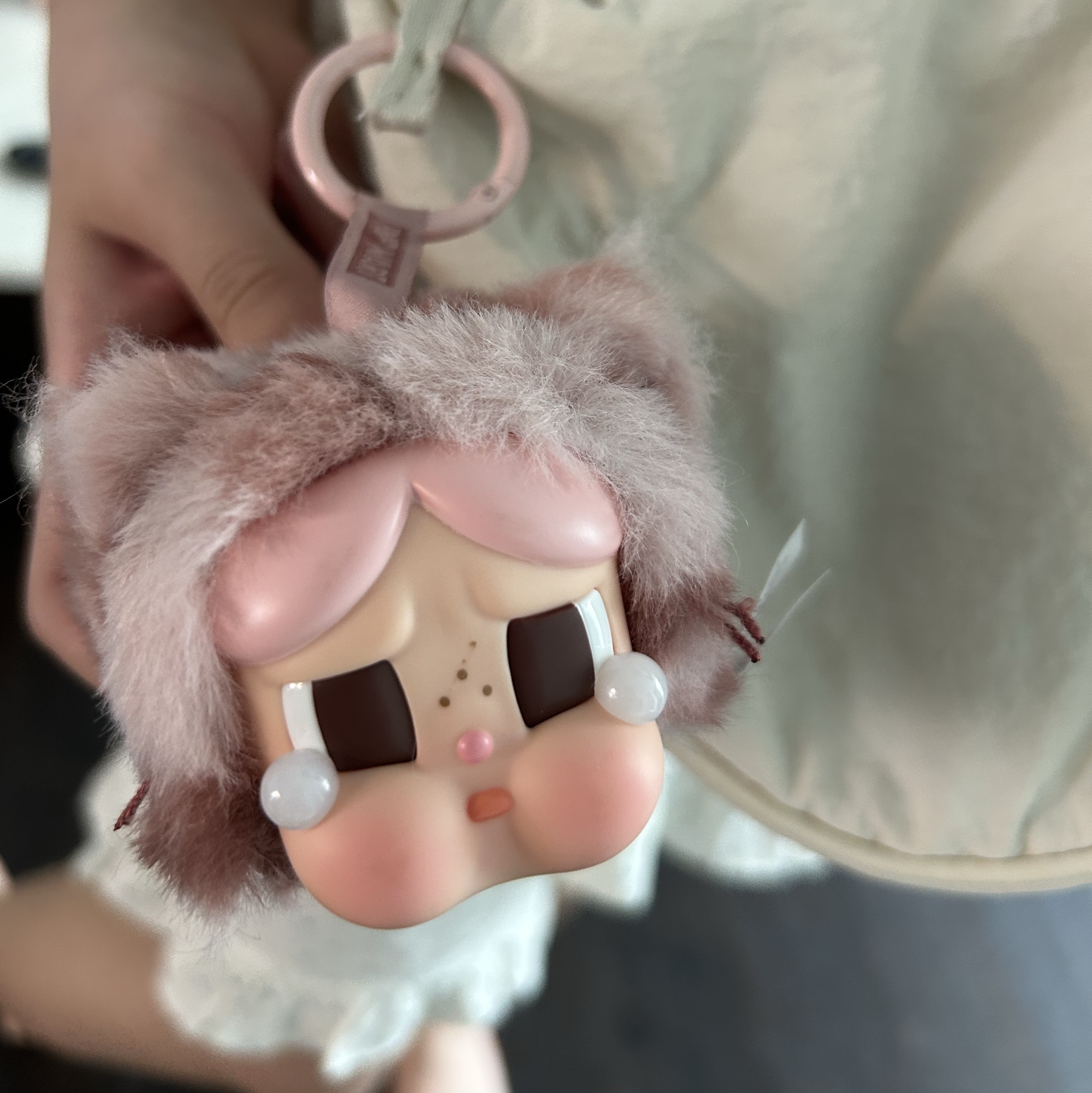 Pop Mart Crybaby Wild But Cutie Series Vinyl Plush Pendant Pink Cutie (Opened Case) 착용 스타일
