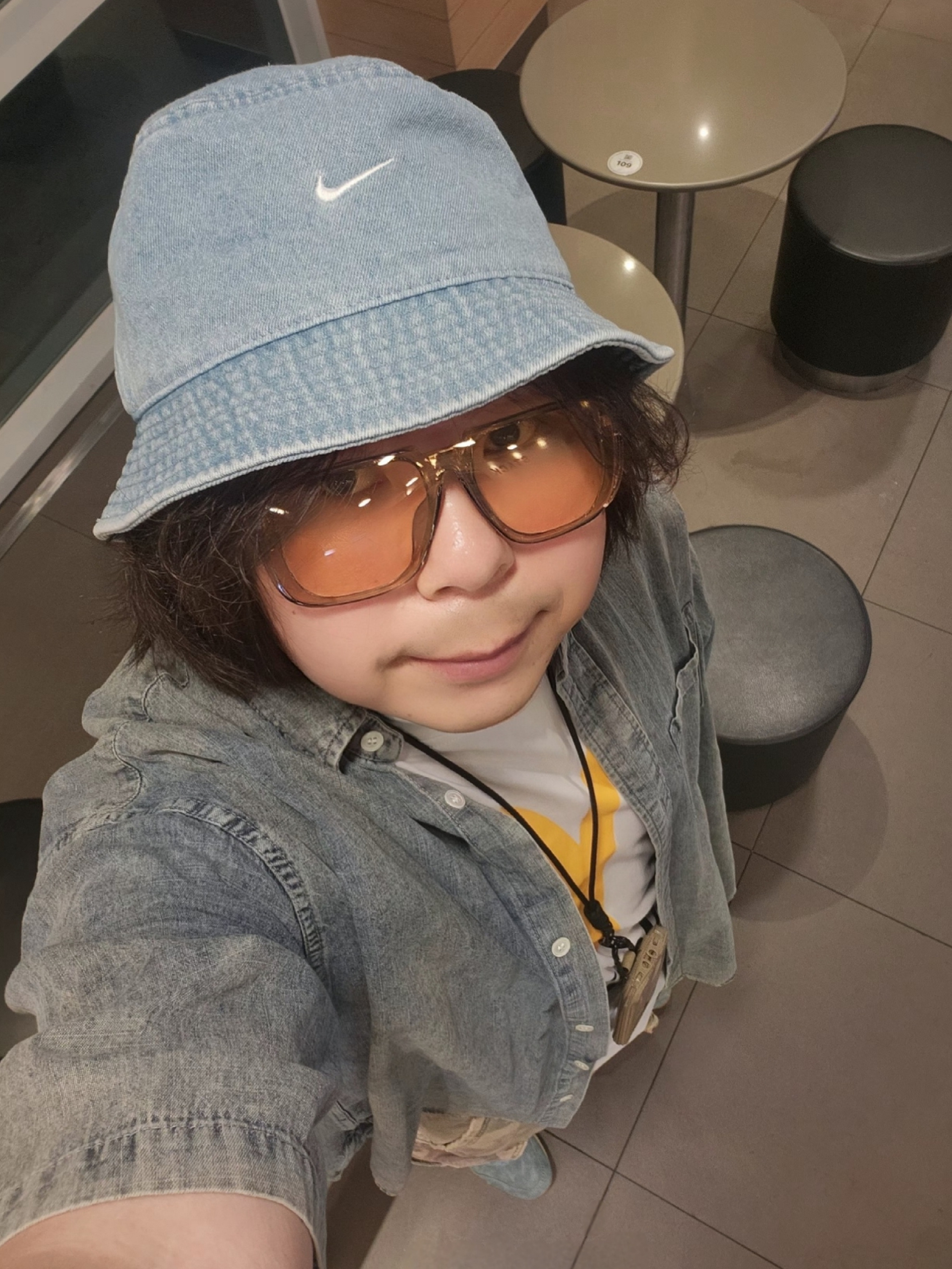 Nike Apex Denim Bucket Hat Aegean Storm Thunder Blue, Human Made Military Card Case Beige 착용 스타일 - 1