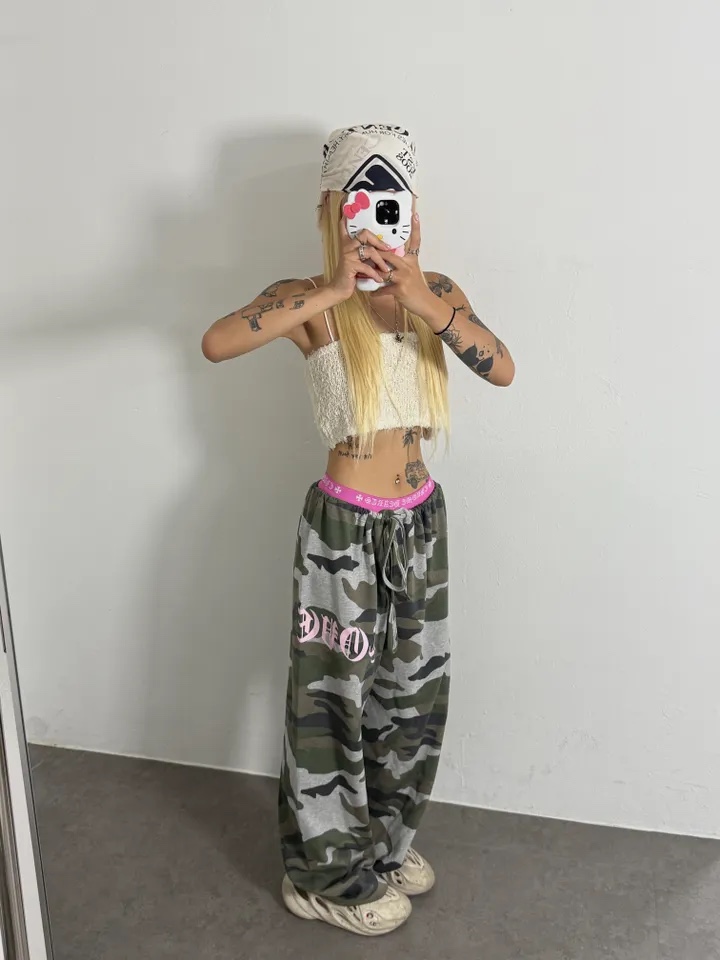 Chrome Hearts Boxer Brief Pink, Adidas Yeezy Foam RNNR Sand 착용 스타일