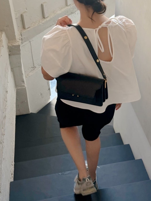 Marni Saffiano Leather East West Trunk Bag Black, Marni East West Trunk Soft Bag in Leather Black 착용 스타일 - 1