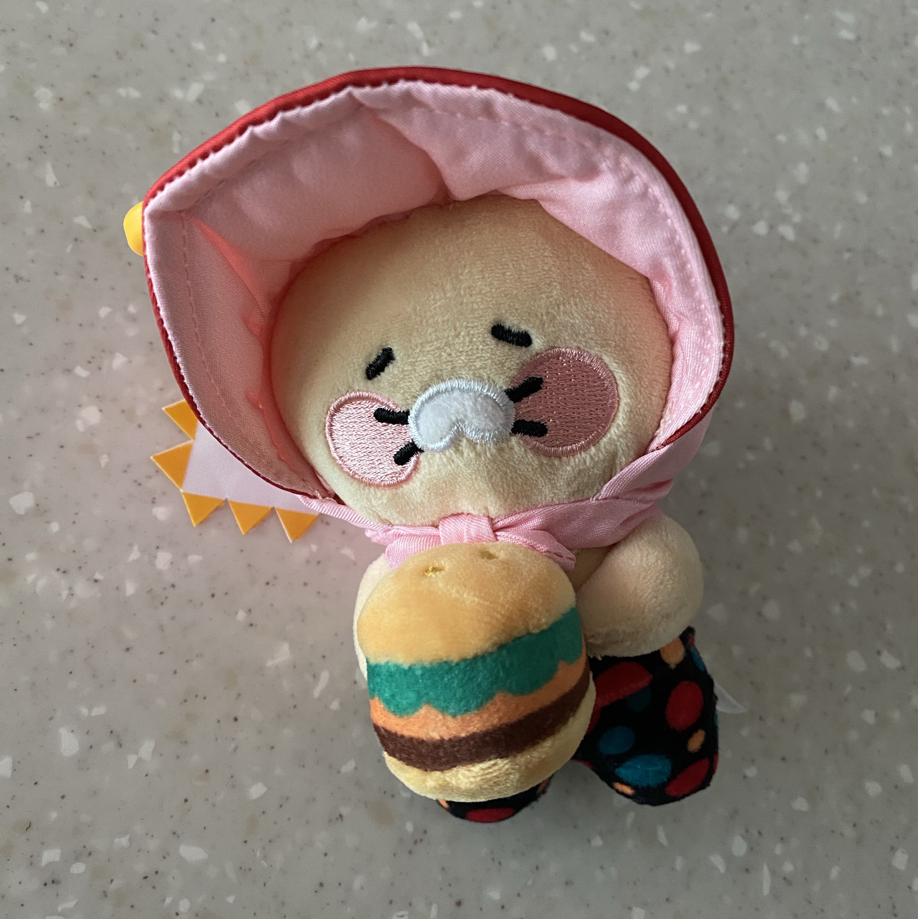 McDonald’s x Kakao Friends Choonsik Granny Choonsik Keyring 착용 스타일