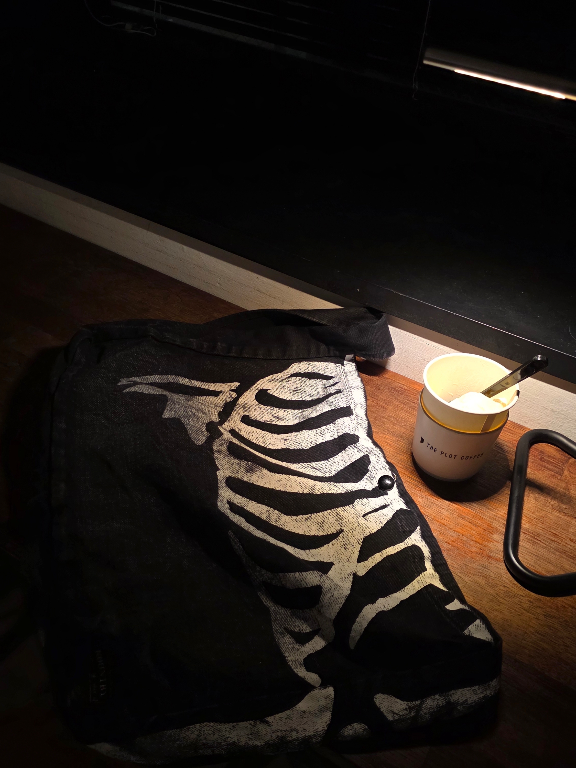 Kapital 14 oz. Denim Bone Print Book Bag Black, Converse x Ader Error Wave Trainer Blue 착용 스타일 - 2