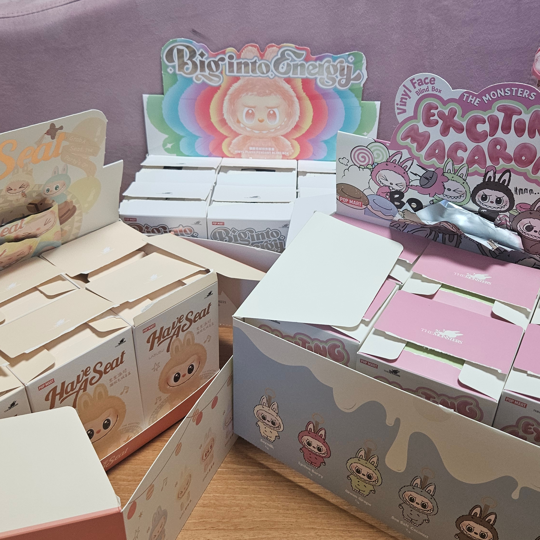 Pop Mart Labubu The Monsters Highlight Series Sealed Case (6 Blind Boxes), Pop Mart Labubu Let's Play Together Doll Series Sealed Case (6 Blind Boxes) 착용 스타일 - 2