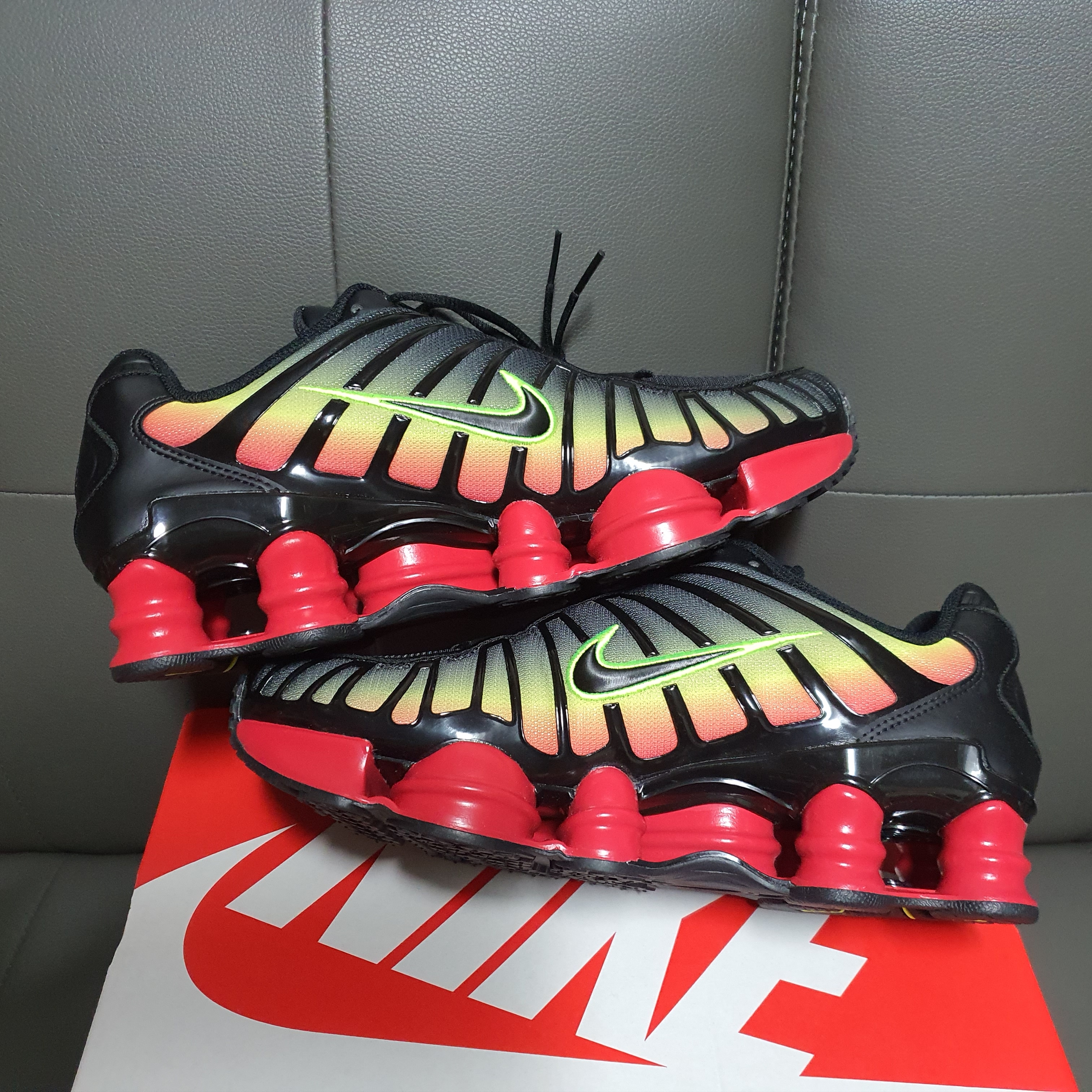 (W) Nike Shox TL Black Volt 착용 스타일