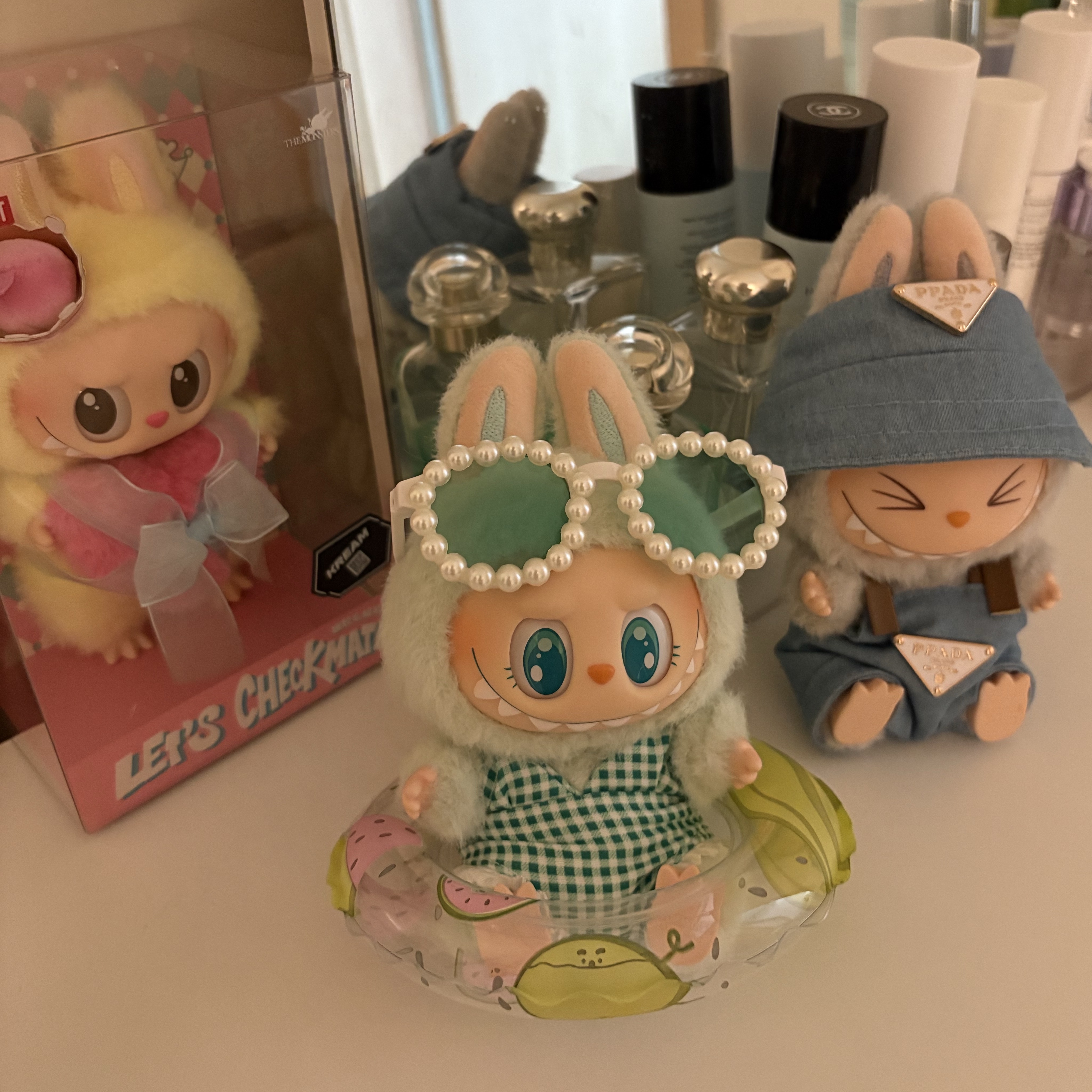 Pop Mart The Monsters Checkmate Series Plush Keyring, Pop Mart Labubu Let's Play Together Doll Series Sealed Case (6 Blind Boxes) 착용 스타일