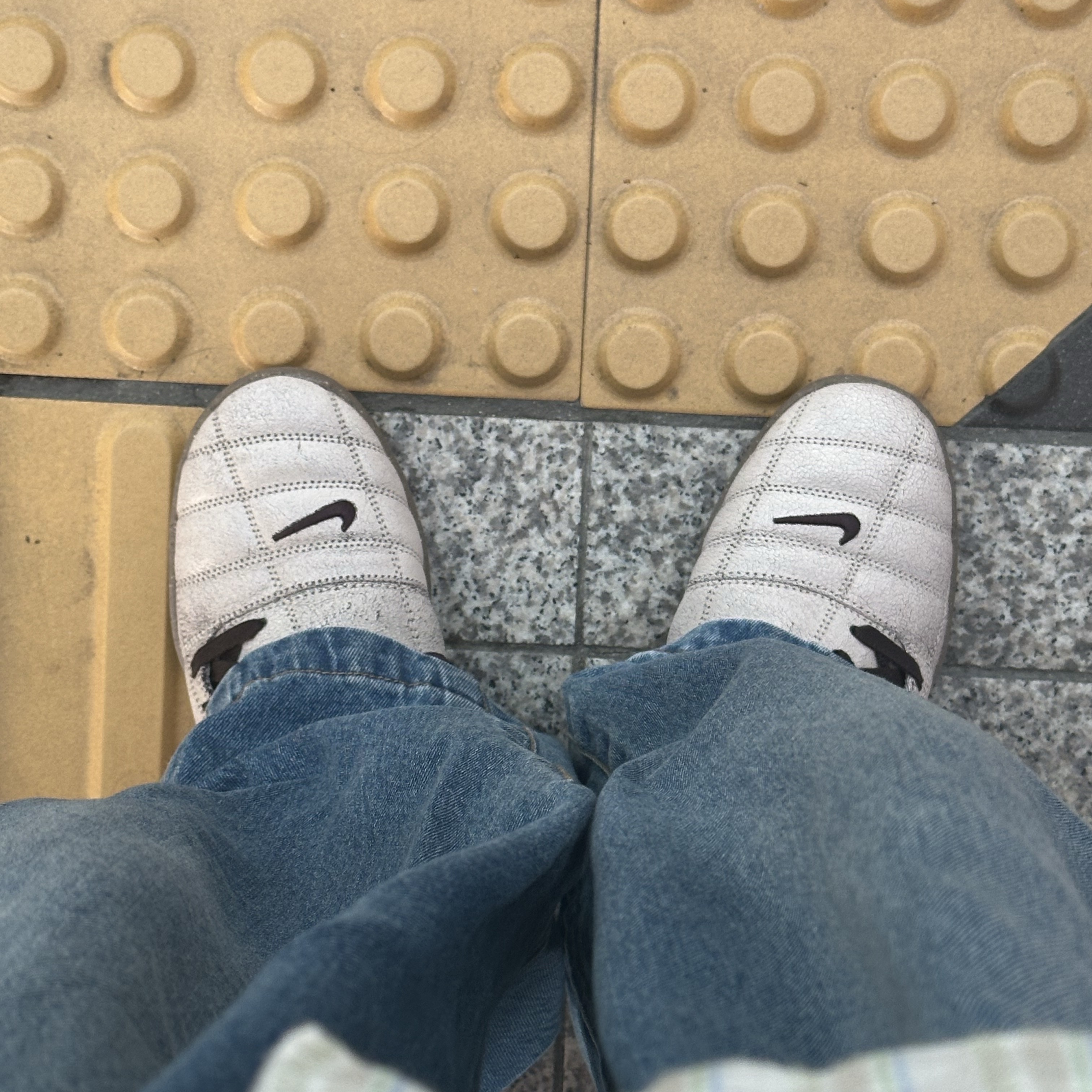 Nike Total 90 III SP Pearl White and Gum Dark Brown 착용 스타일