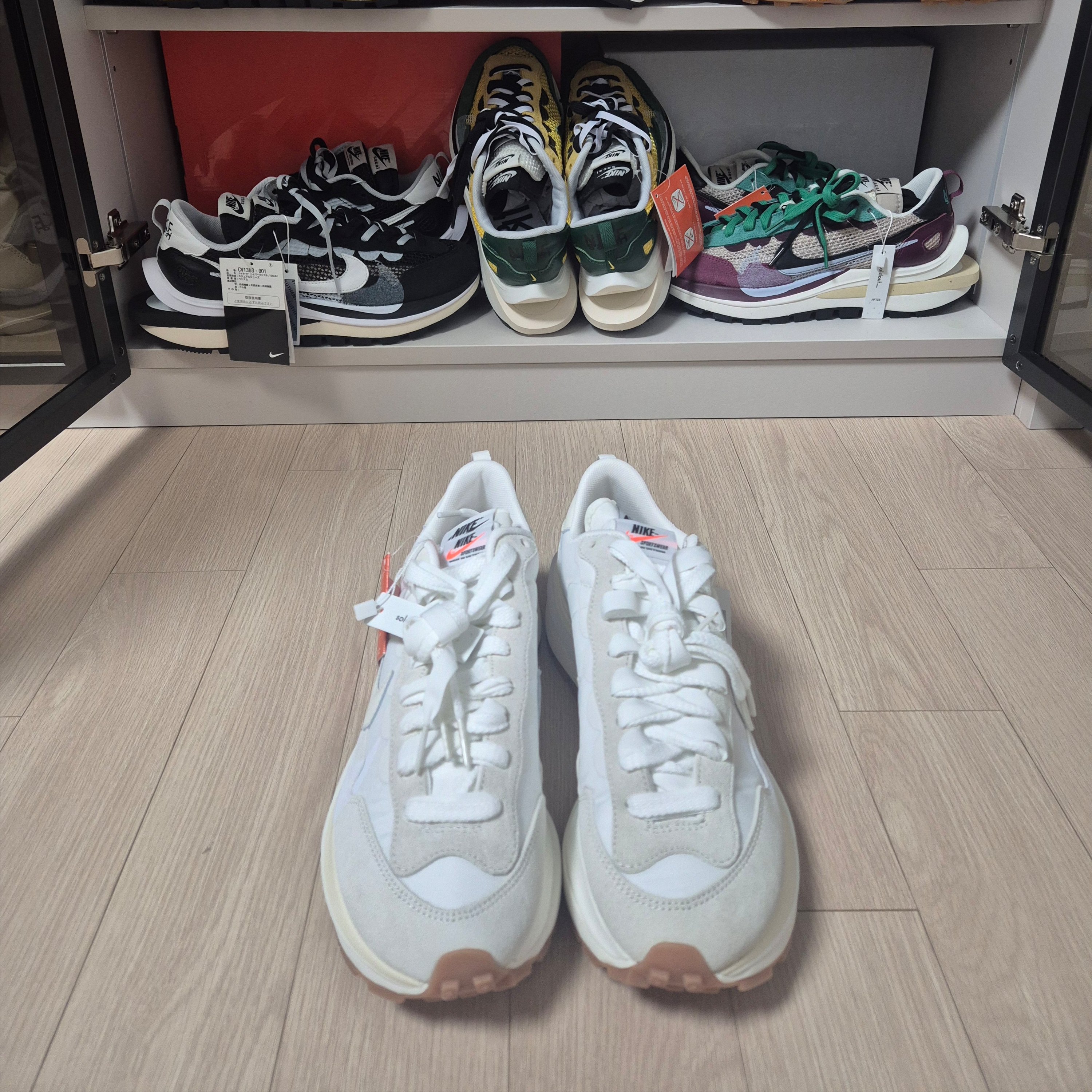 Nike x Sacai VaporWaffle White and Gum 착용 스타일 - 7