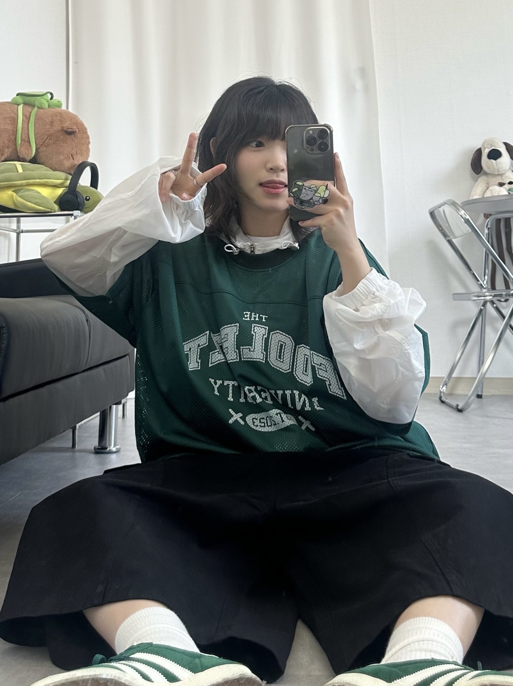 Adidas Gazelle Dark Green Cream White 착용 스타일 - 2