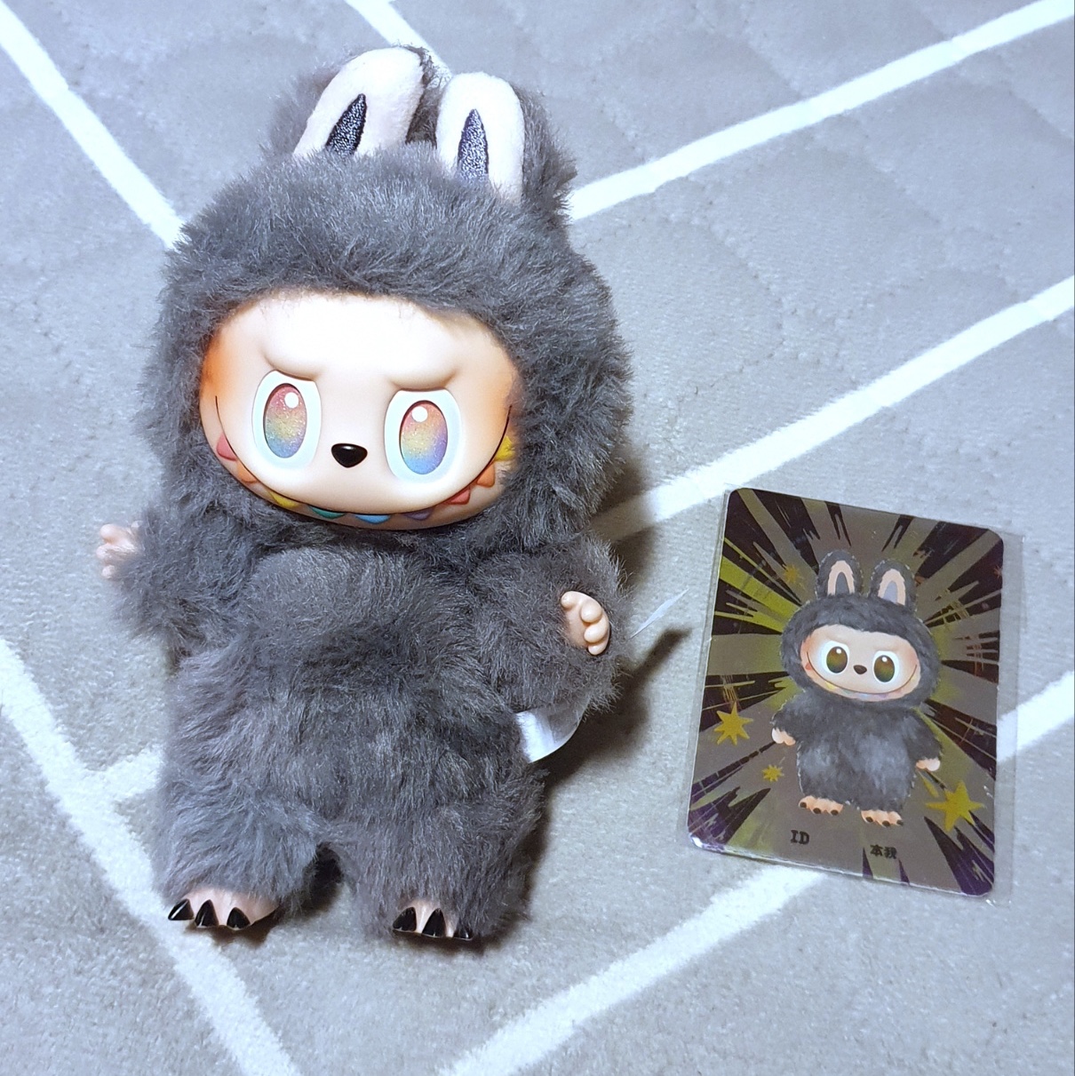 Pop Mart Labubu The Monsters Highlight Series ID Keyring (Opened Case) 착용 스타일 - 1