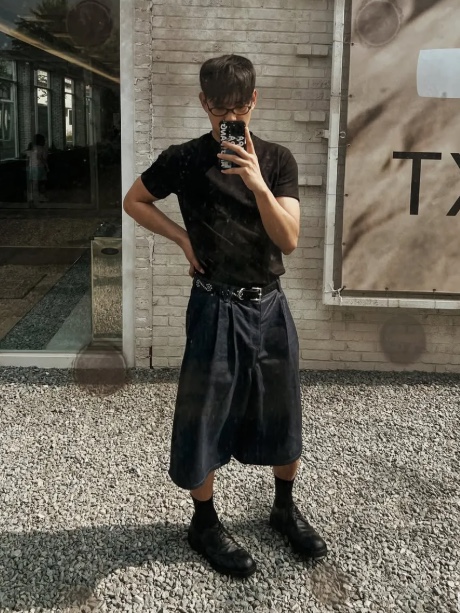 WESLEY HYUSTON Herringbone Glow Denim Bermuda Pants Indigo 착용 스타일 - 3