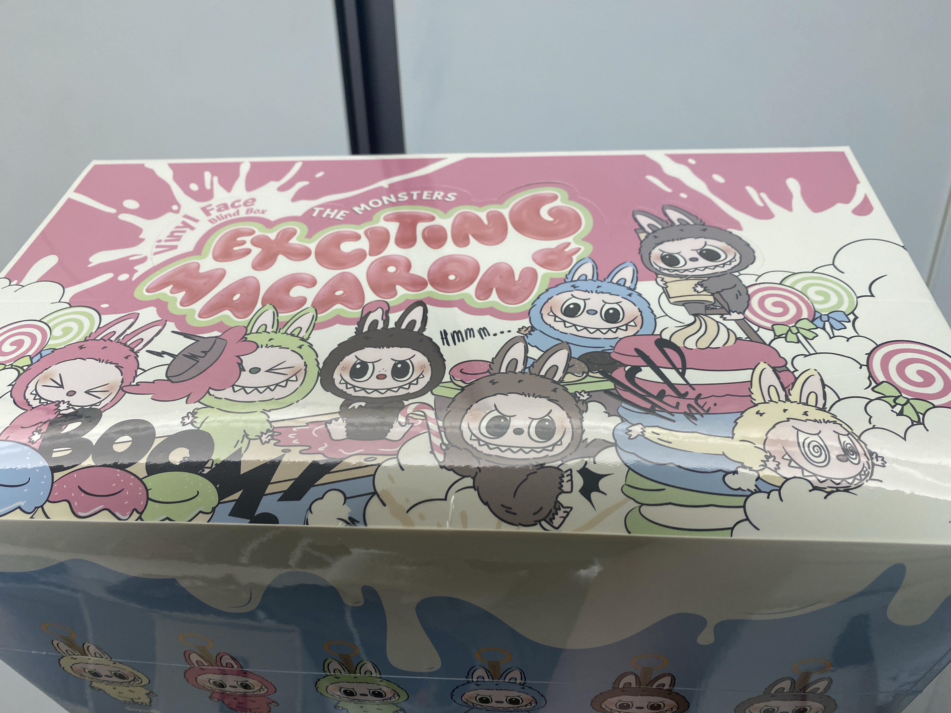 Pop Mart The Monsters Labubu Tasty Macarons Series Sealed Case (6 Blind Boxes), Pop Mart Labubu The Monsters Labubu Tasty Macarons Series Soymilk Keyring 착용 스타일 - 2