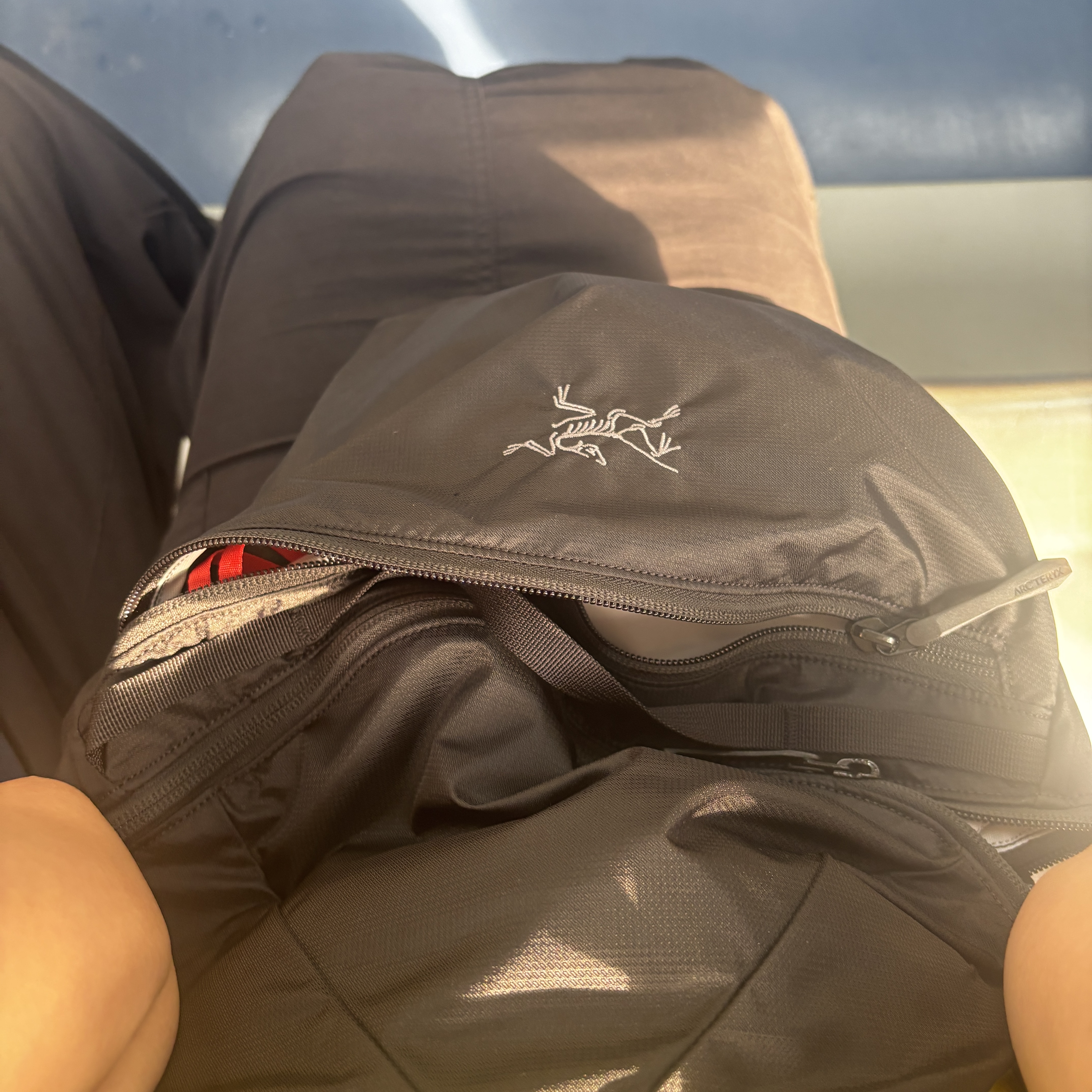 Arc'teryx Heliad 15 Backpack Black 착용 스타일