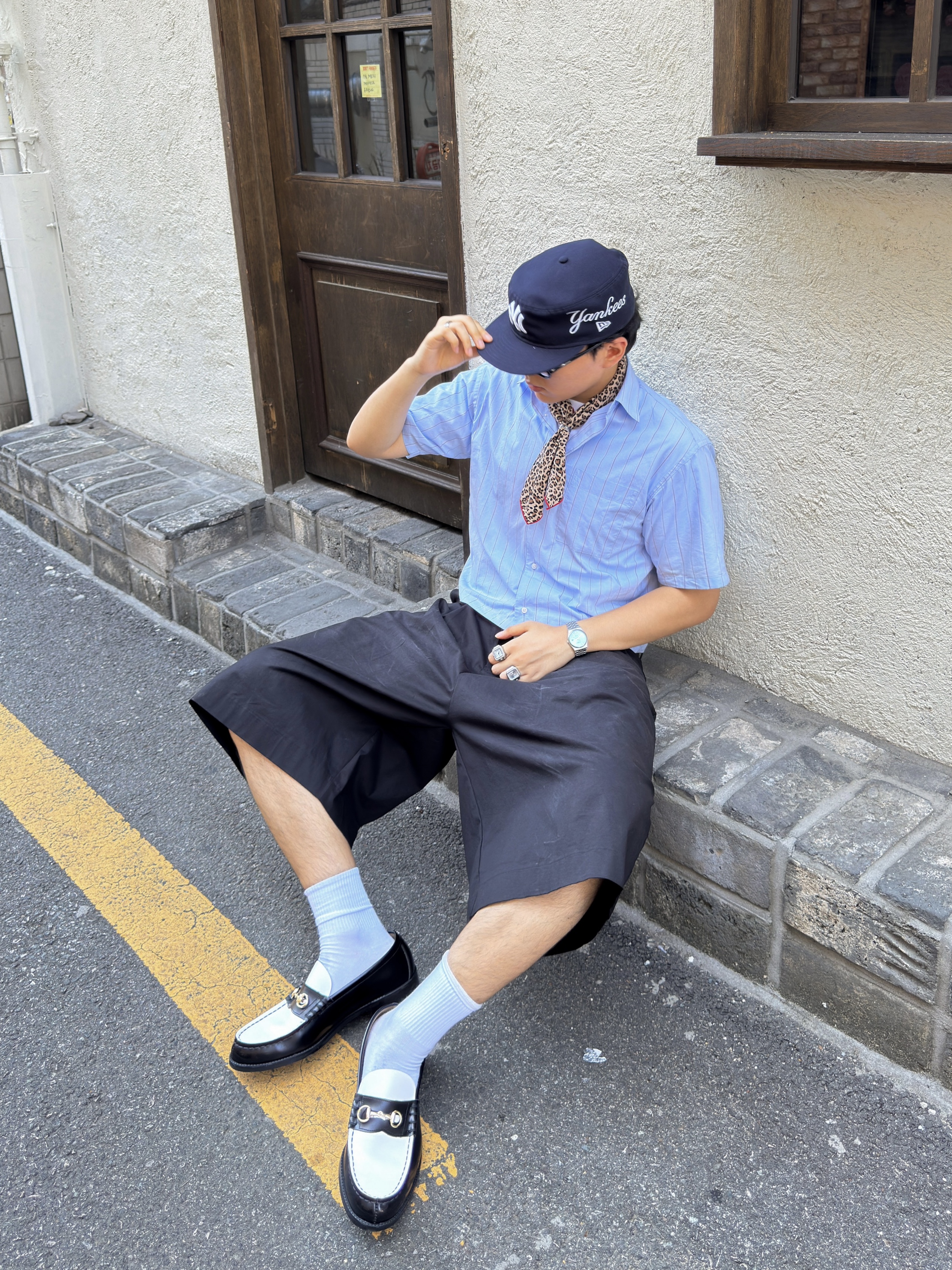 Haruta HS-906 Penny Loafer Black & White, Haruta Harutag Horsebit Gold 착용 스타일 - 3