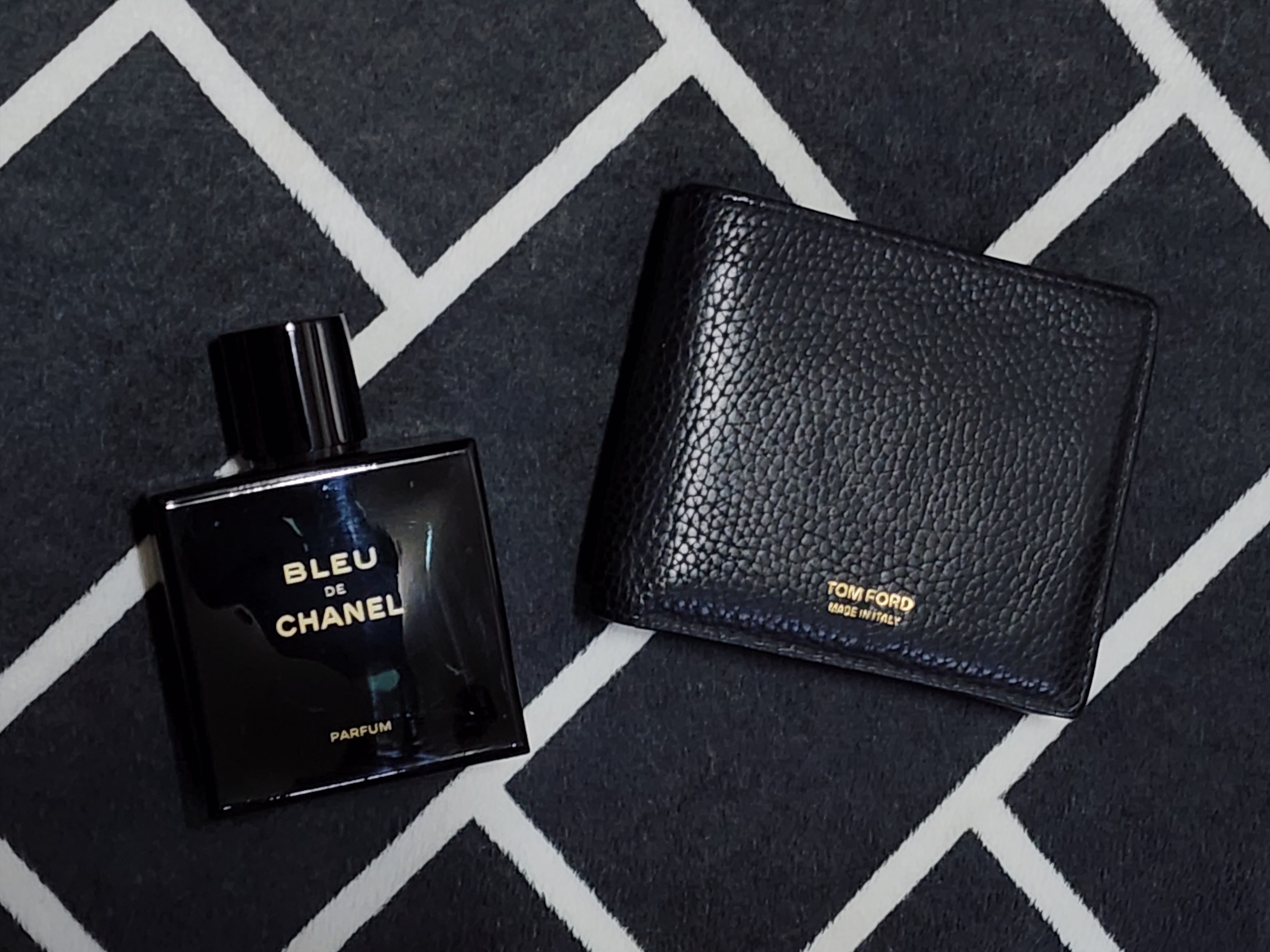 Chanel Bleu De Chanel Parfum 50ml, Goyard Victoire Wallet Green 착용 스타일 - 2
