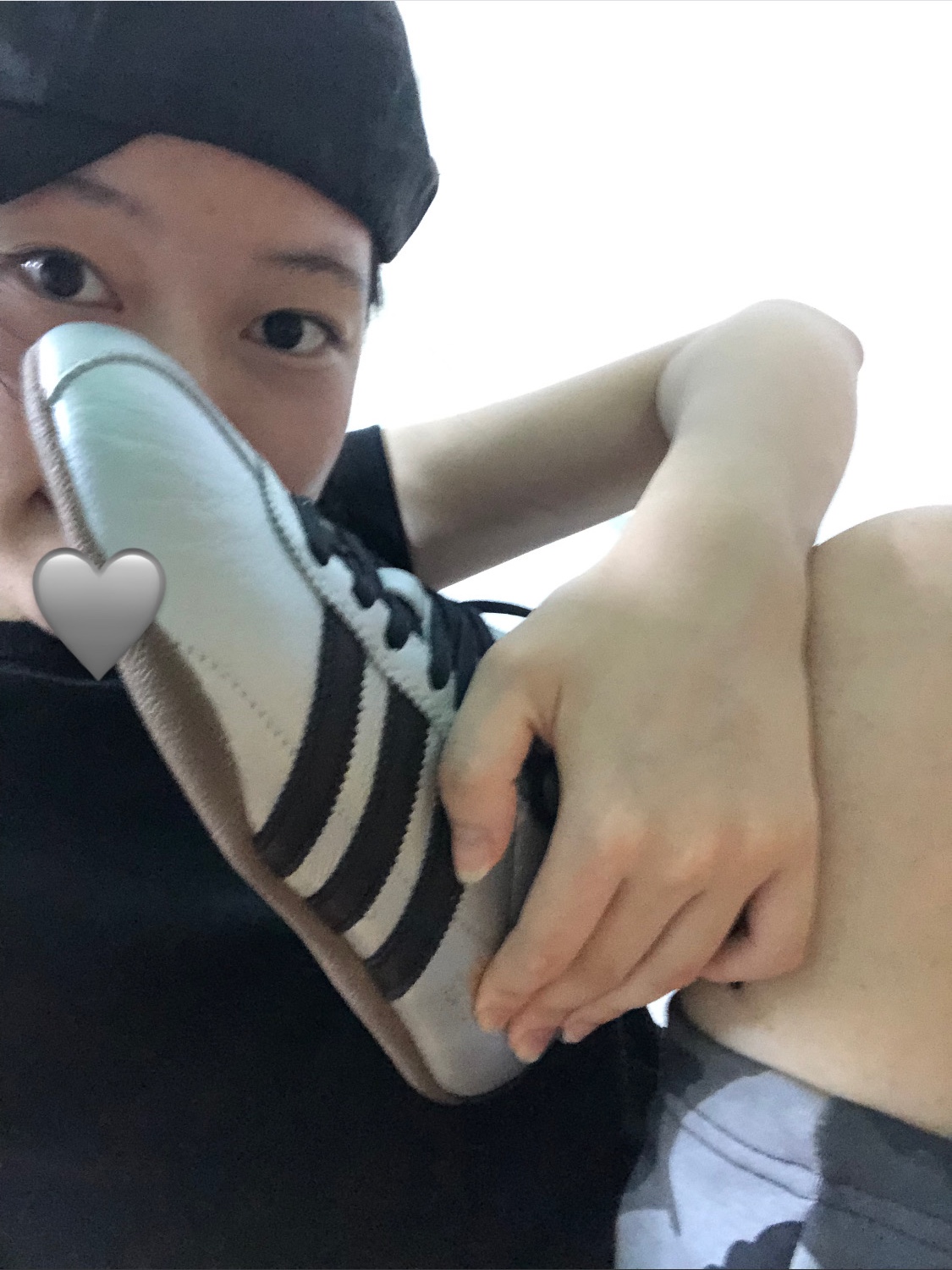 (W) Adidas Tokyo Silver Metallic Core Black 착용 스타일 - 2