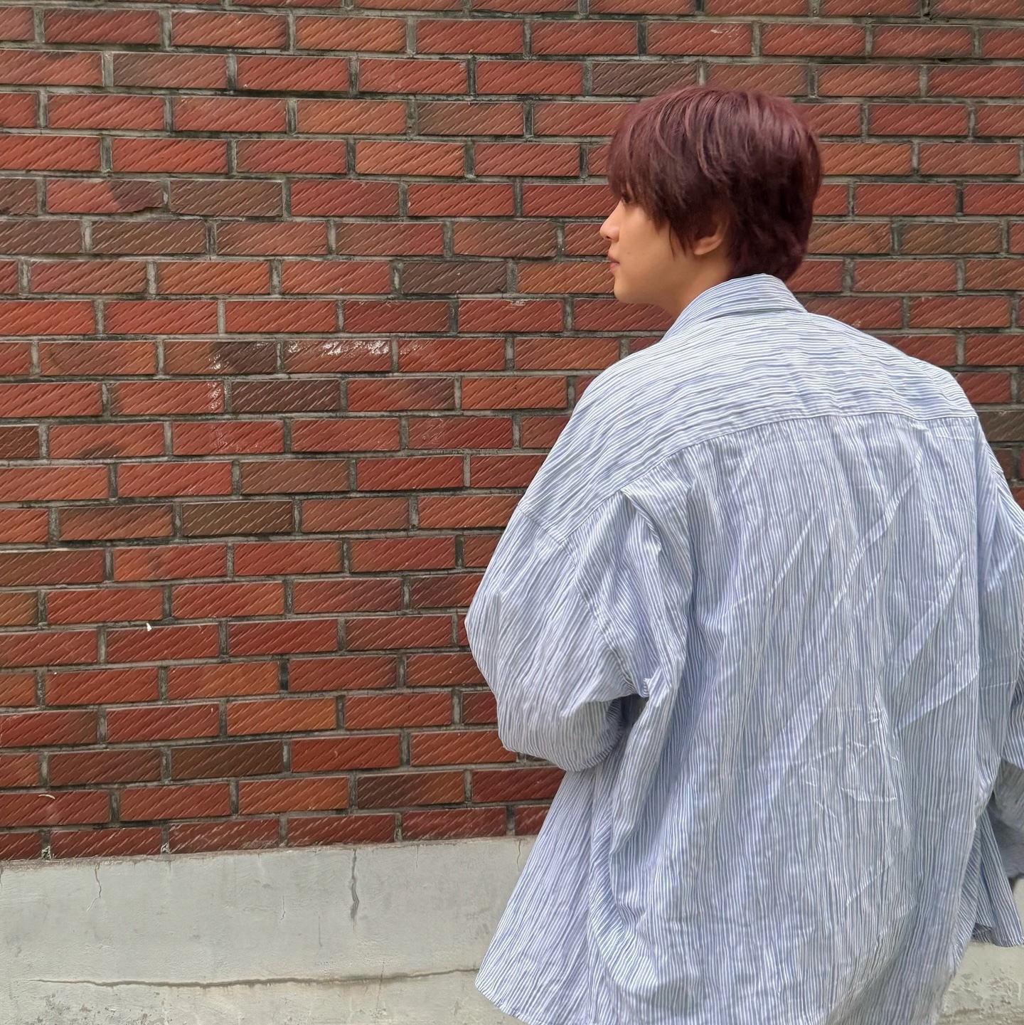 Nonnod Flexible string tucked stripe shirt Navy, Nonnod Flexible string tucked stripe shirt Sky blue 착용 스타일