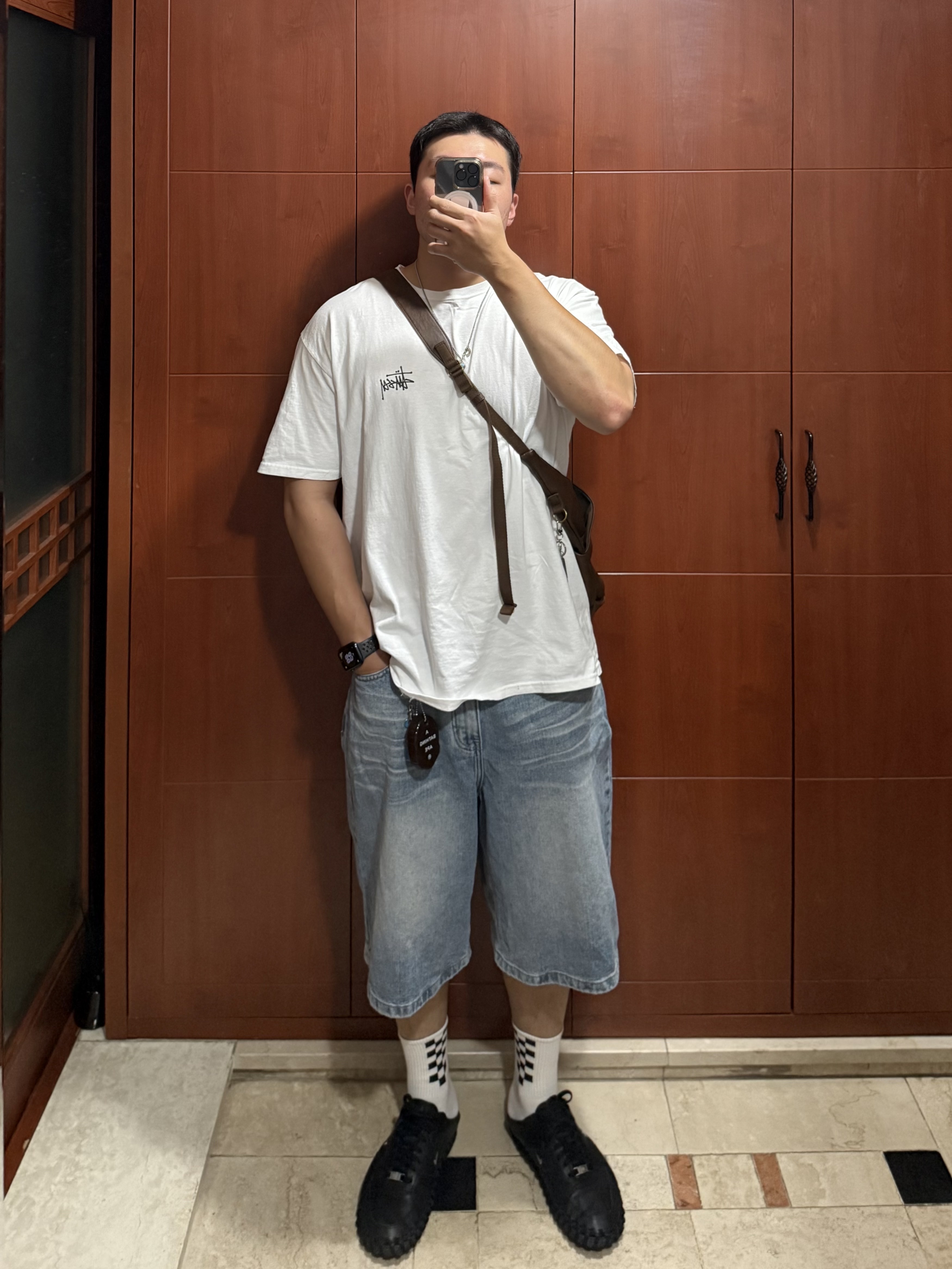 Nike x Jacquemus J Force 1 Low LX SP Black, Stussy Melted T-Shirt White 착용 스타일