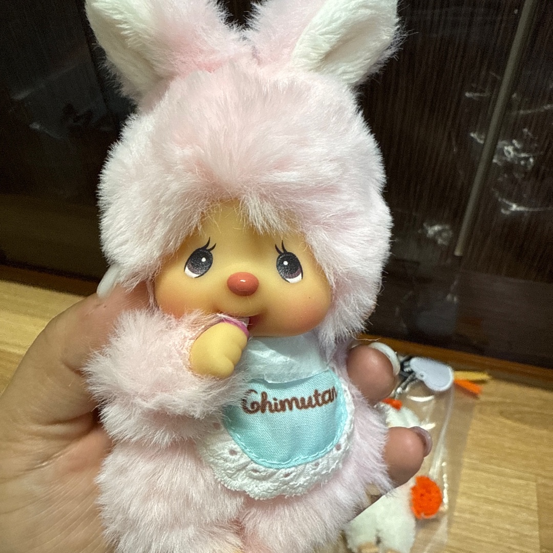 Monchhichi Chimutan Keychain Pink 착용 스타일
