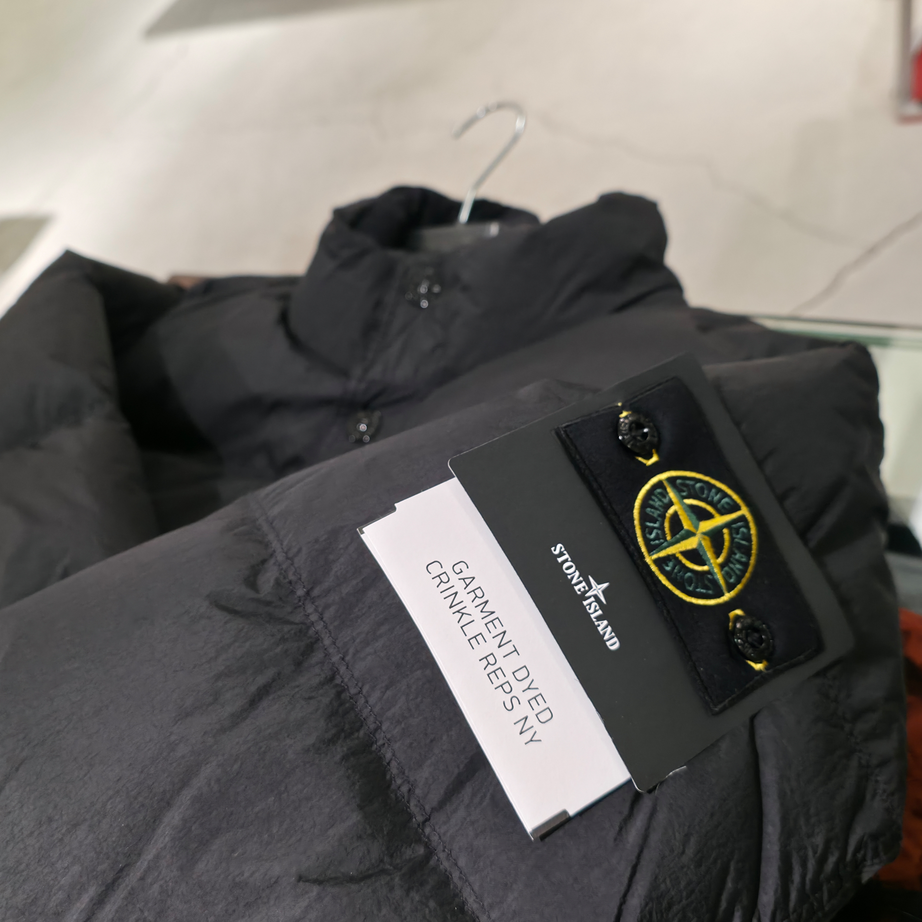 Stone Island 4100010 Crinkle Reps NY Recycled Nylon Down Jacket with Wind Resistant Black - 25FW 착용 스타일