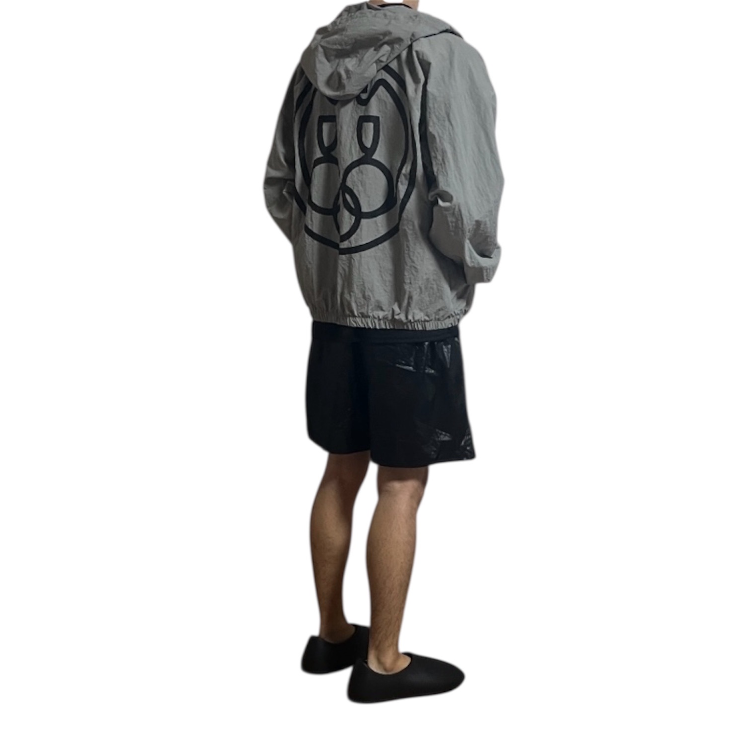 Yeezy x Gosha Rubchinskiy Vulture WB-01 Jacket Mocha, Yeezy SL-01 Black 착용 스타일 - 1
